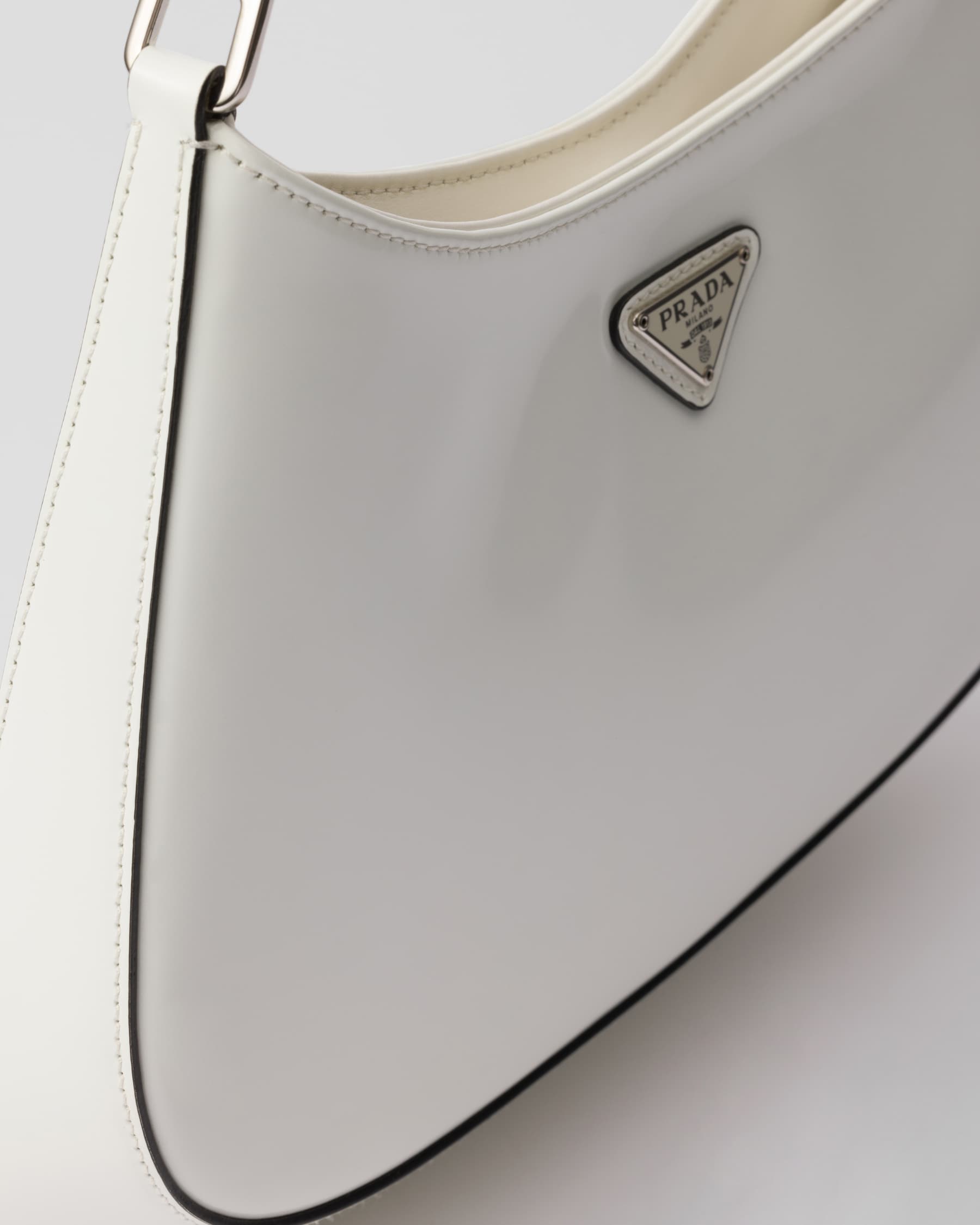 CLEO SHOULDER BAG 22 IN WHITE BRUSHED LAMBSKIN WITH CLASP CLOSURE