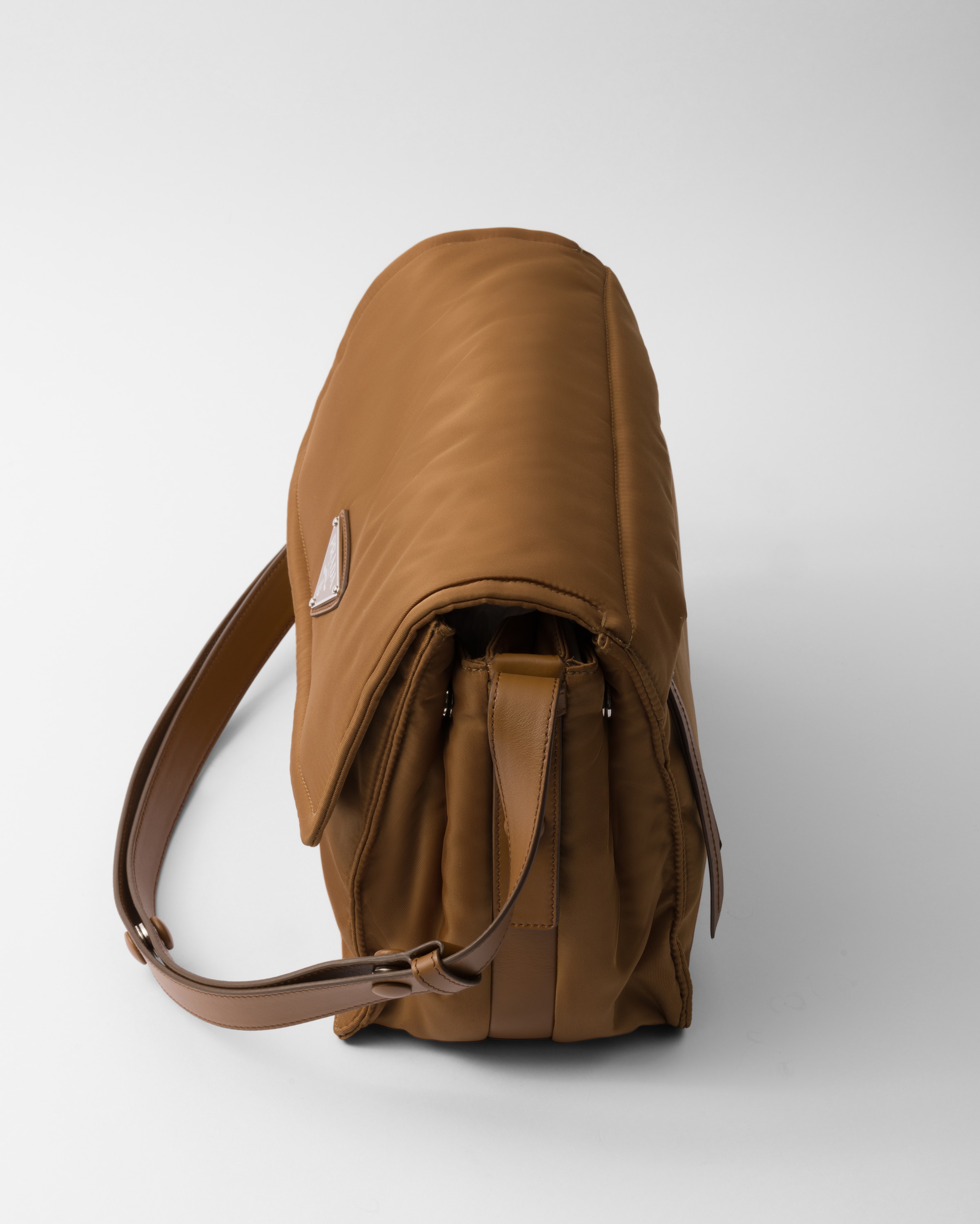 ブランデー ミディアム パデッドRe-Nylon ショルダーバッグ | PRADA ブランデー ミディアム パデッドRe-Nylon ショルダーバッグ | PRADA