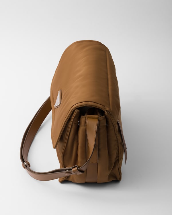 ミディアム パデッドRe-Nylon ショルダーバッグ ミディアム パデッドRe-Nylon ショルダーバッグ