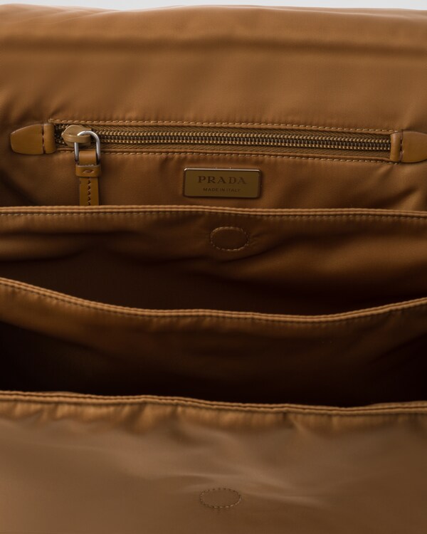 ミディアム パデッドRe-Nylon ショルダーバッグ ミディアム パデッドRe-Nylon ショルダーバッグ