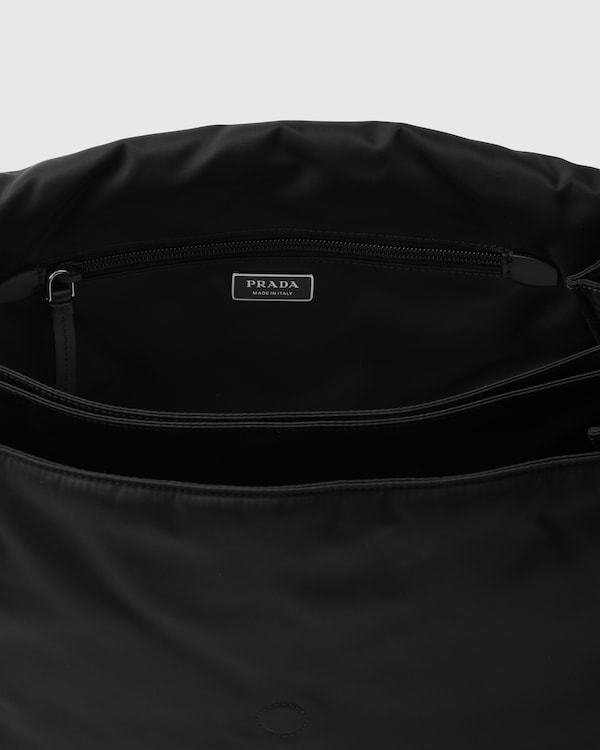 حقيبة كتف مبطنة كبيرة من قماش رينايلون حقيبة كتف مبطنة كبيرة من قماش رينايلون