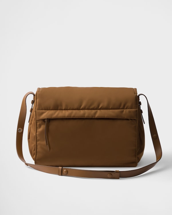 Prada Traveller Große Schultertasche aus gepolstertem Re-Nylon - Brandy Prada Traveller Große Schultertasche aus gepolstertem Re-Nylon - Brandy