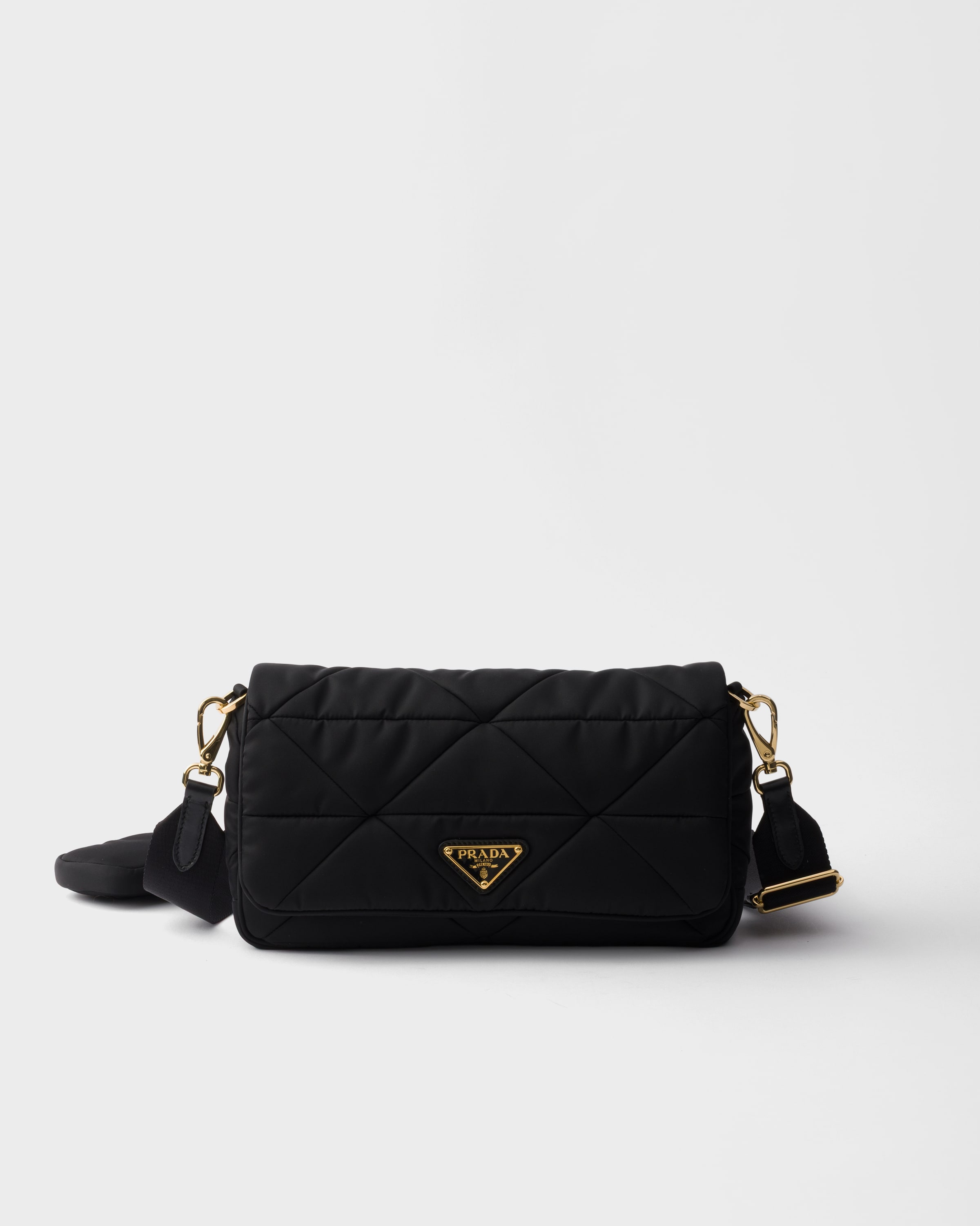 軽くておしゃれなハイブランドバッグおすすめ｜PRADA（プラダ）
