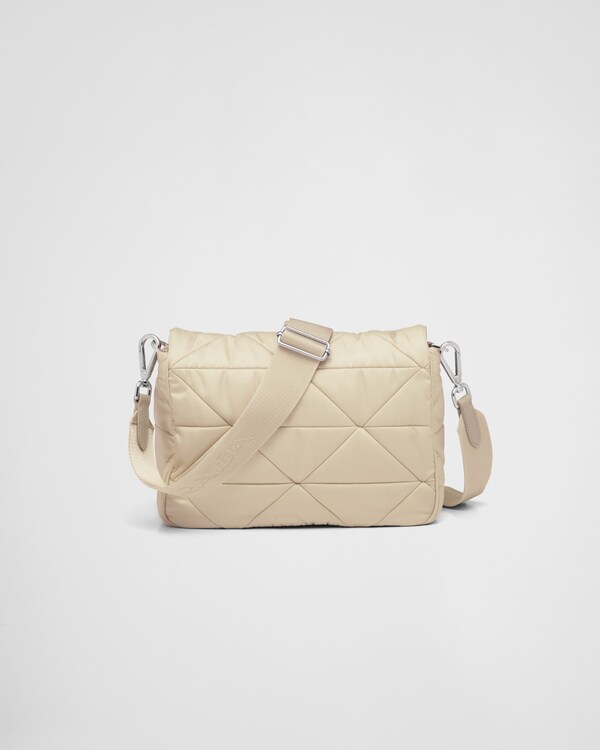 Schultertasche aus gepolstertem Re-Nylon Schultertasche aus gepolstertem Re-Nylon