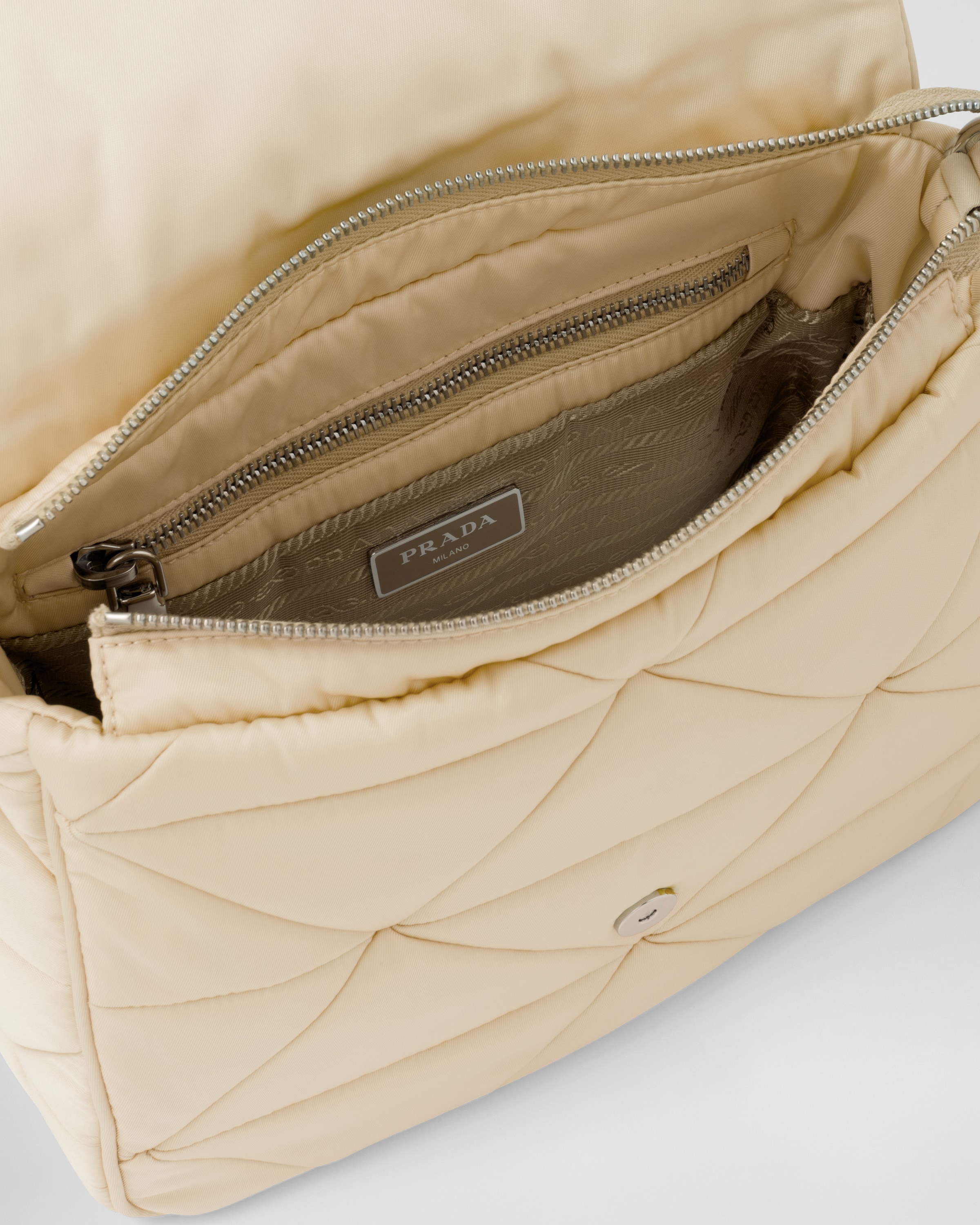 Bolsa de ombro em Re-Nylon acolchoado