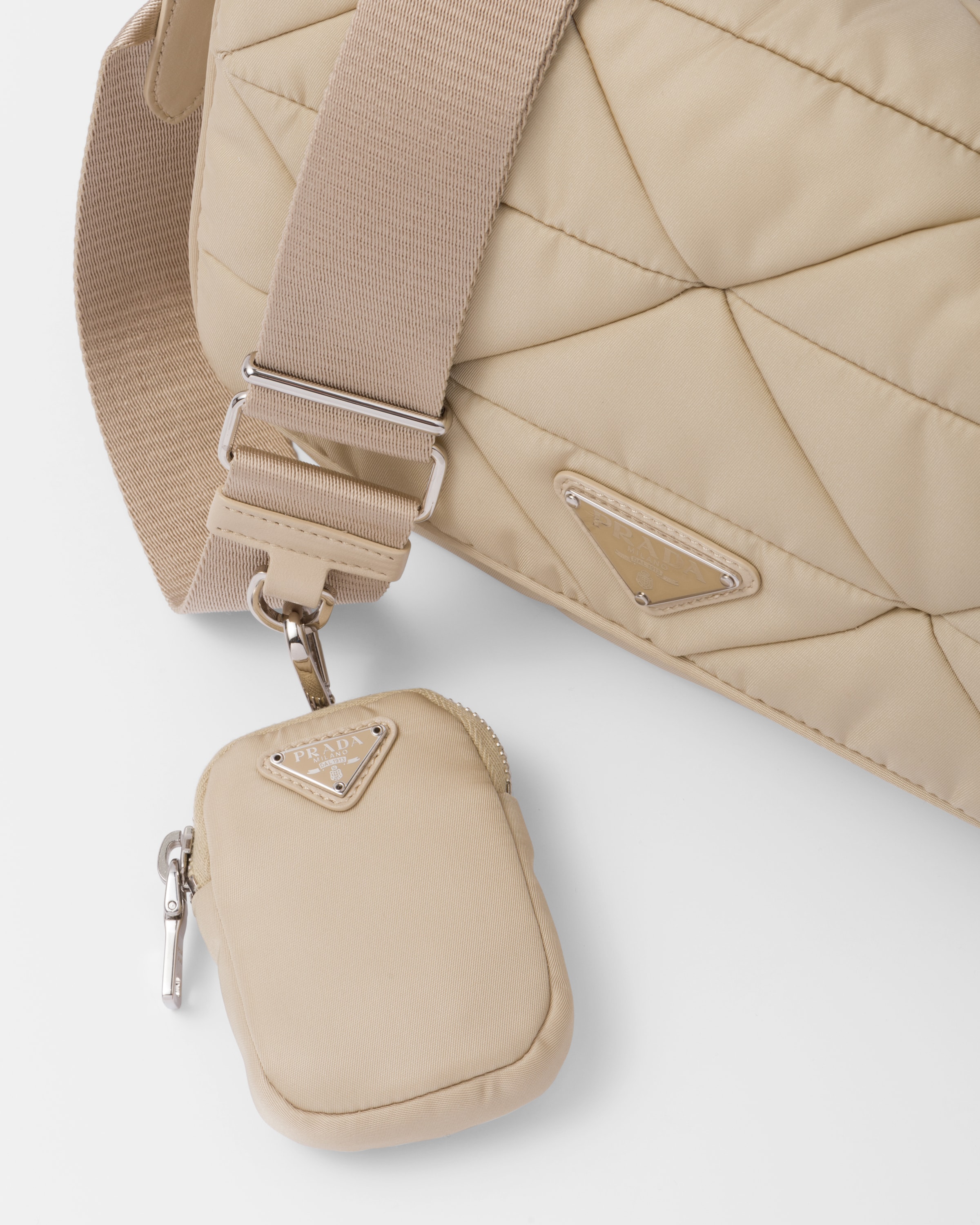 Prada حقيبة كتف مبطنة من قماش Re\u002DNylon 5