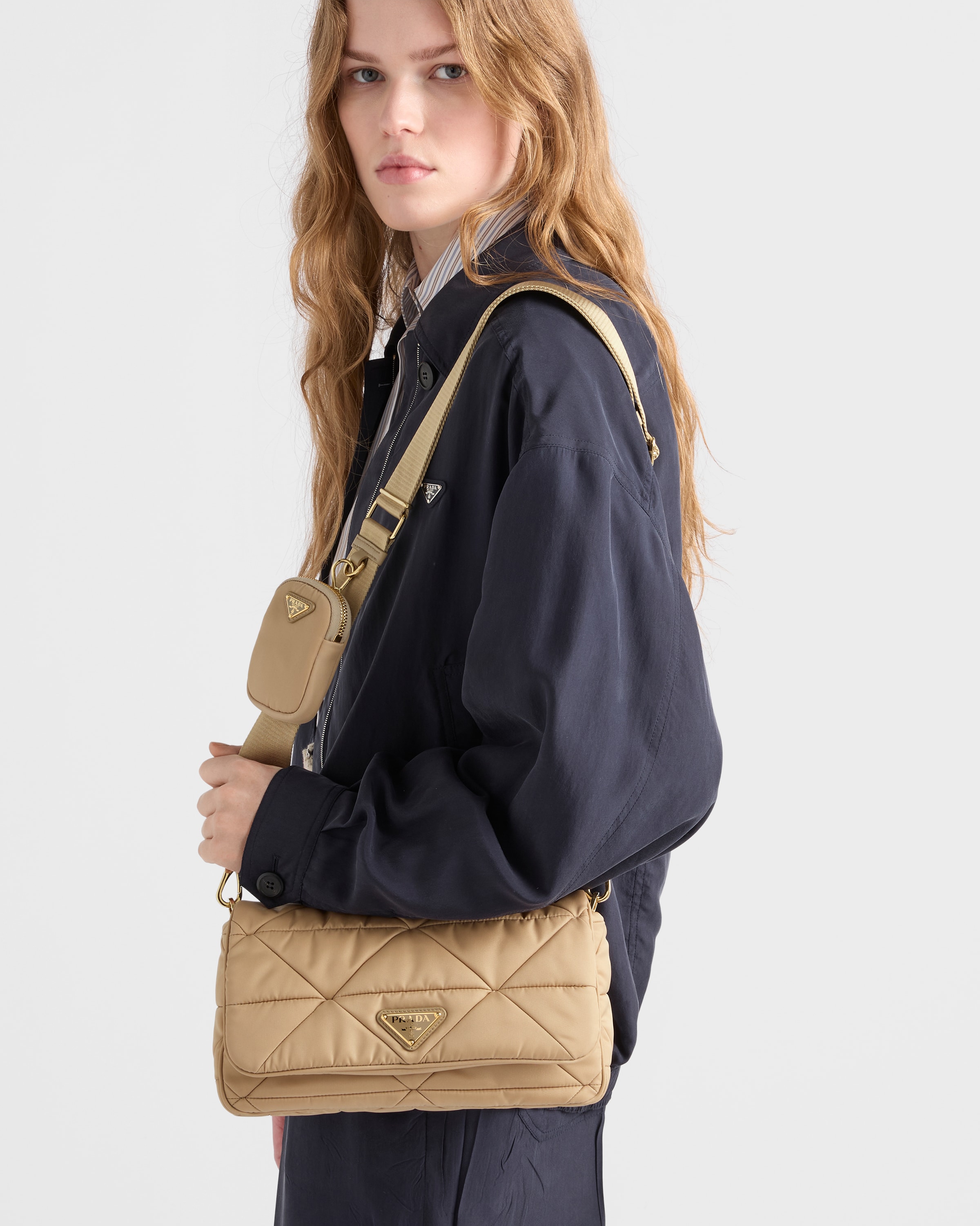 キャメル パデッドRe-nylon ショルダーバッグ | PRADA - 日本
