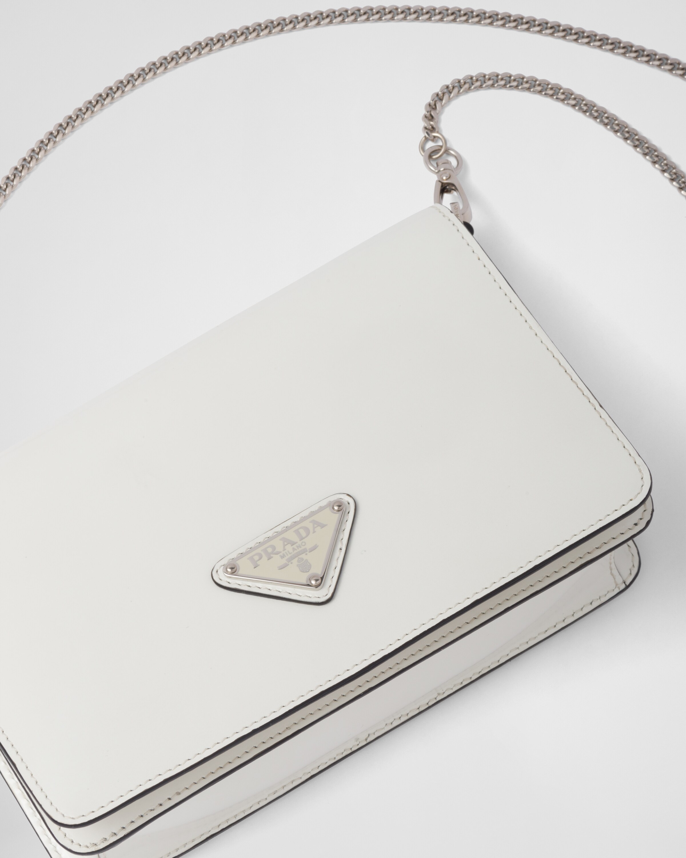 Prada حقيبة كتف من الجلد المصقول 7