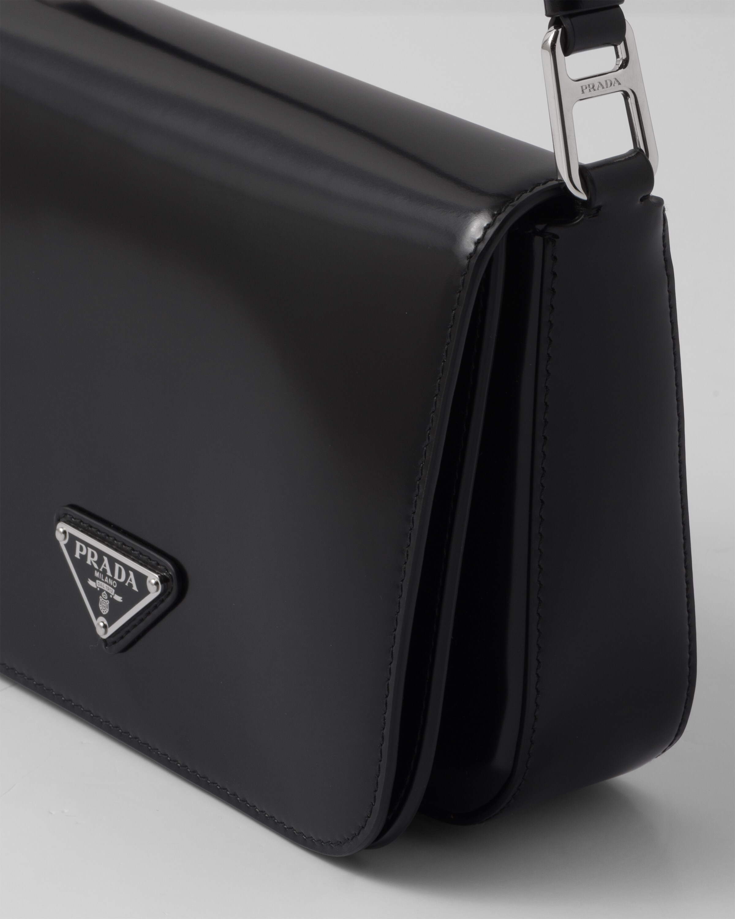 Prada حقيبة كتف من الجلد المصقول 6