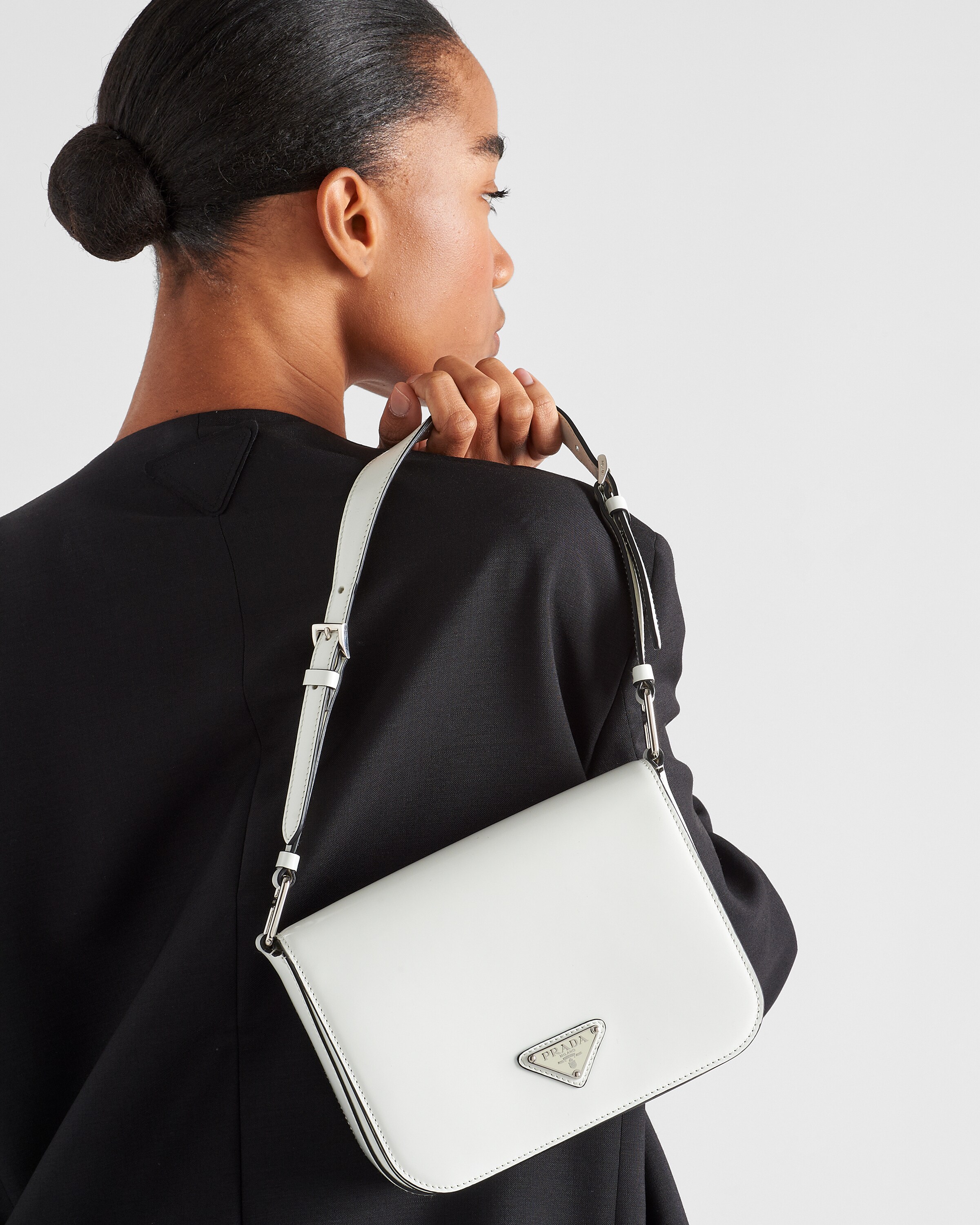 Prada حقيبة كتف من الجلد المصقول 2