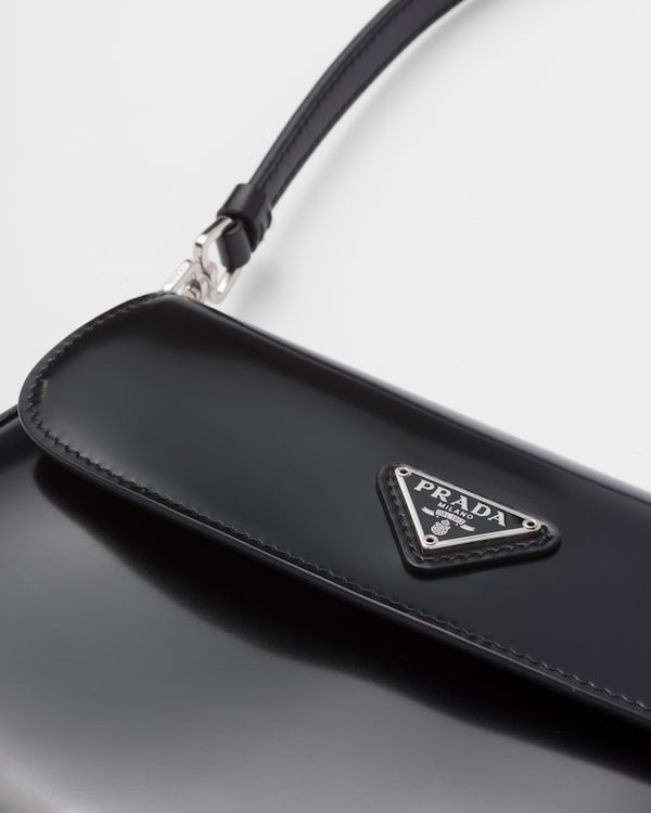 حقيبة كتف صغيرة من الجلد المصقول، برادا كليو، بطيّة حقيبة كتف صغيرة من الجلد المصقول، برادا كليو، بطيّة