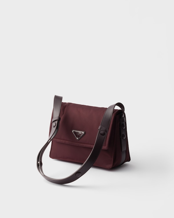 Borsa Prada Traveller small in Re-Nylon imbottito - Bordeaux Borsa Prada Traveller small in Re-Nylon imbottito - Bordeaux