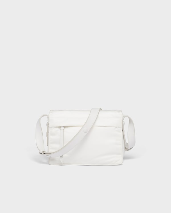 Petit sac porté épaule Prada Traveller en Re-Nylon matelassé Petit sac porté épaule Prada Traveller en Re-Nylon matelassé