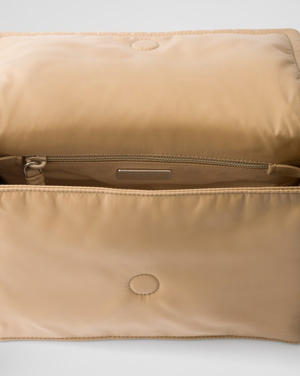 スモール パデッド Re-Nylon ショルダーバッグ スモール パデッド Re-Nylon ショルダーバッグ