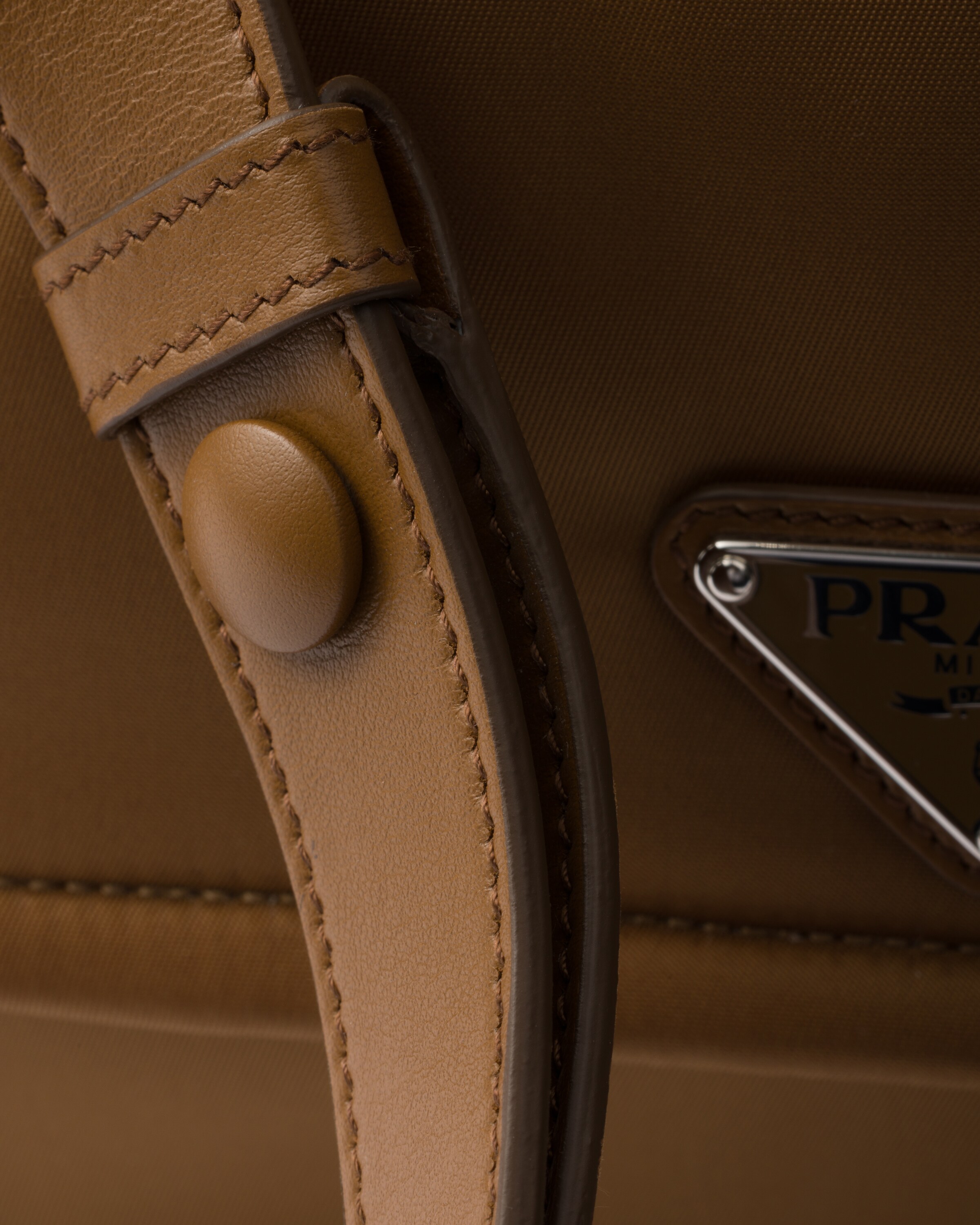 【PRADA】スモール パデッド Re-Nylon ショルダーバッグ★茶色 ブランデー スモール パデッド Re-Nylon ショルダーバッグ | PRADA