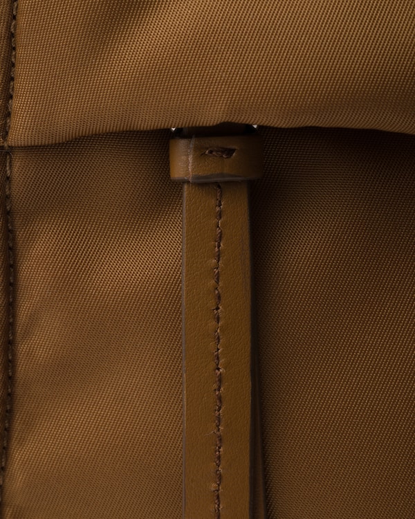 スモール パデッド Re-Nylon ショルダーバッグ スモール パデッド Re-Nylon ショルダーバッグ