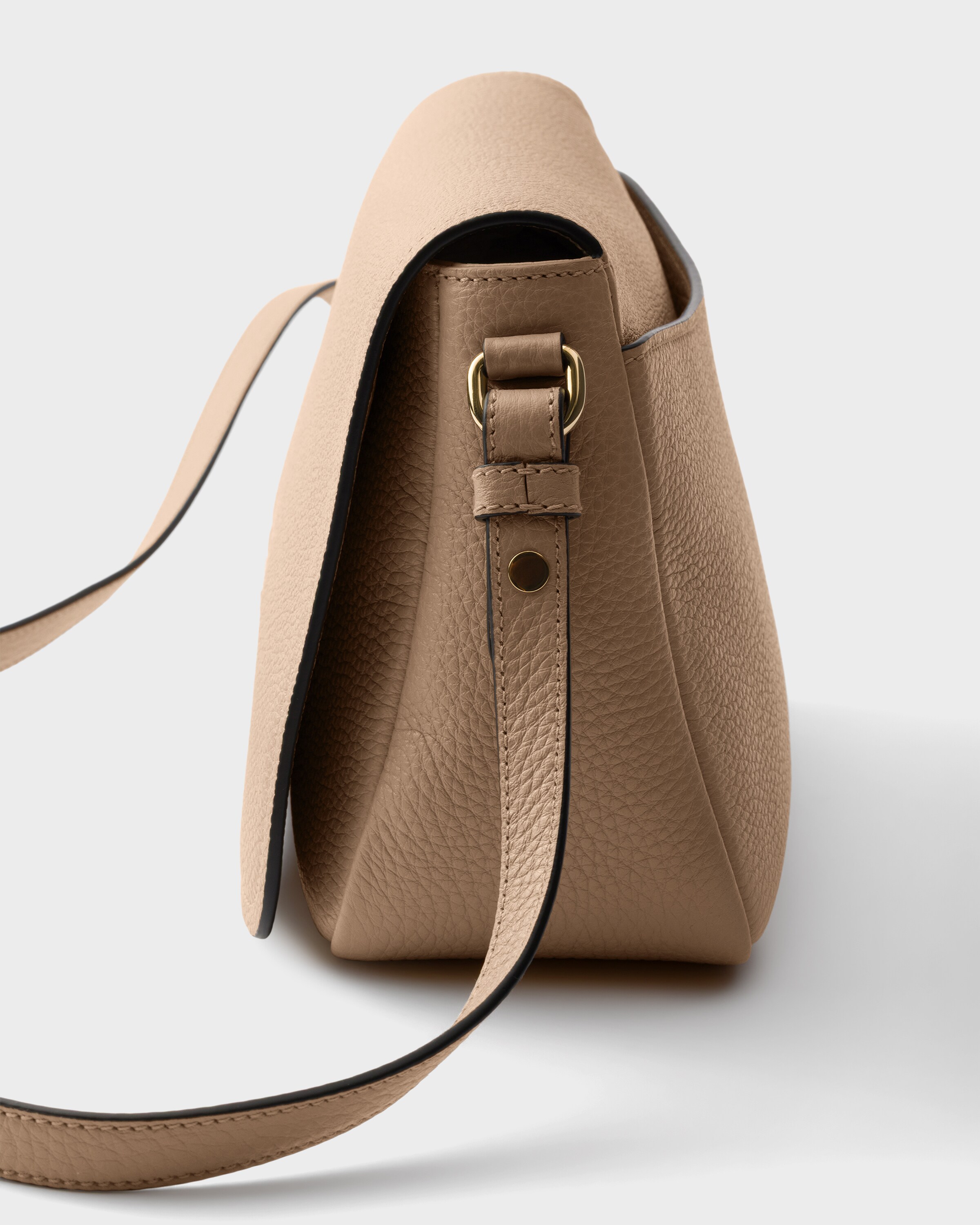 カメオ ヴィッテロダイノソフトレザー ショルダーバッグ | PRADA - 日本