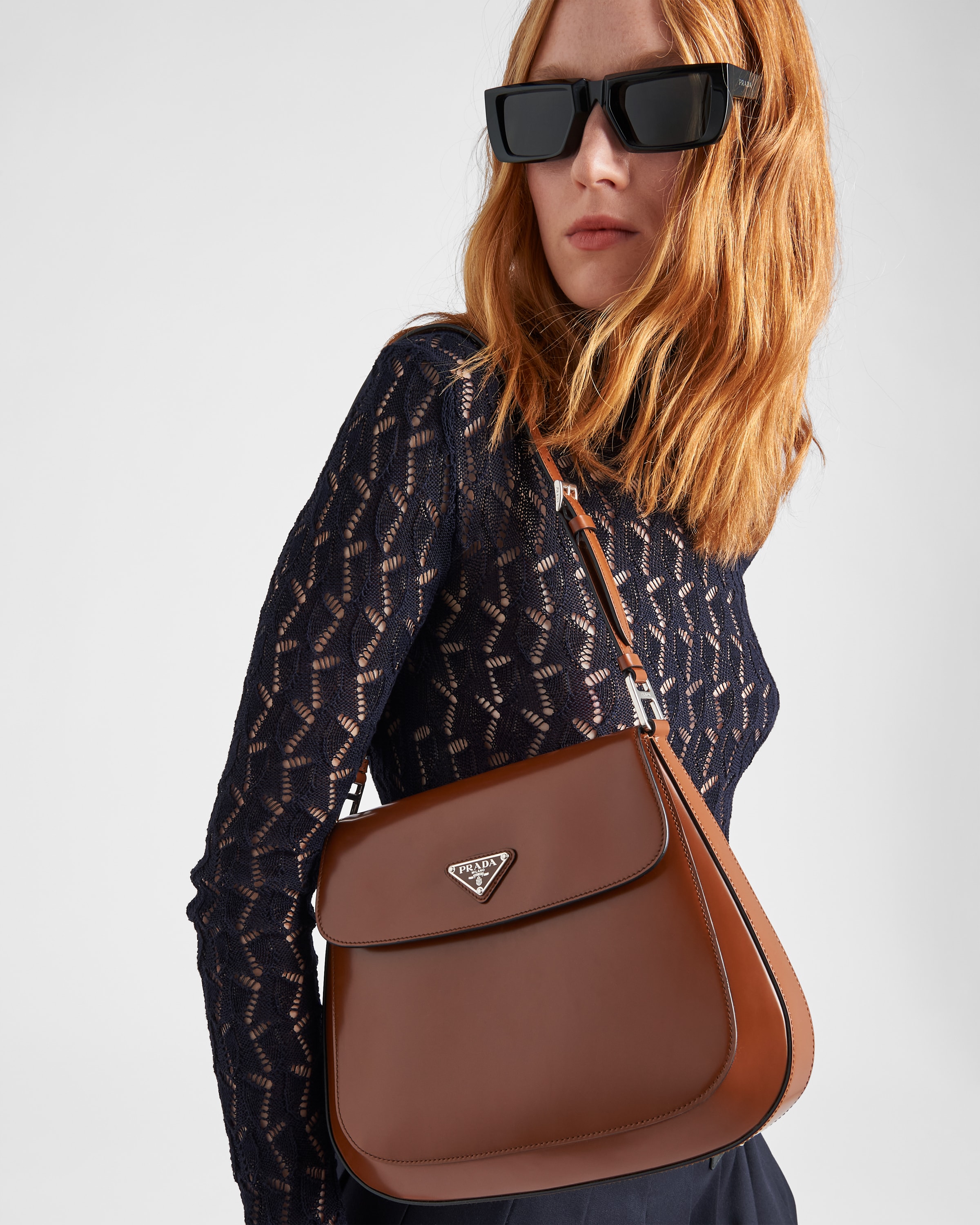 Prada حقيبة كتف Prada Cleo من الجلد المصقول، بطيّة 2