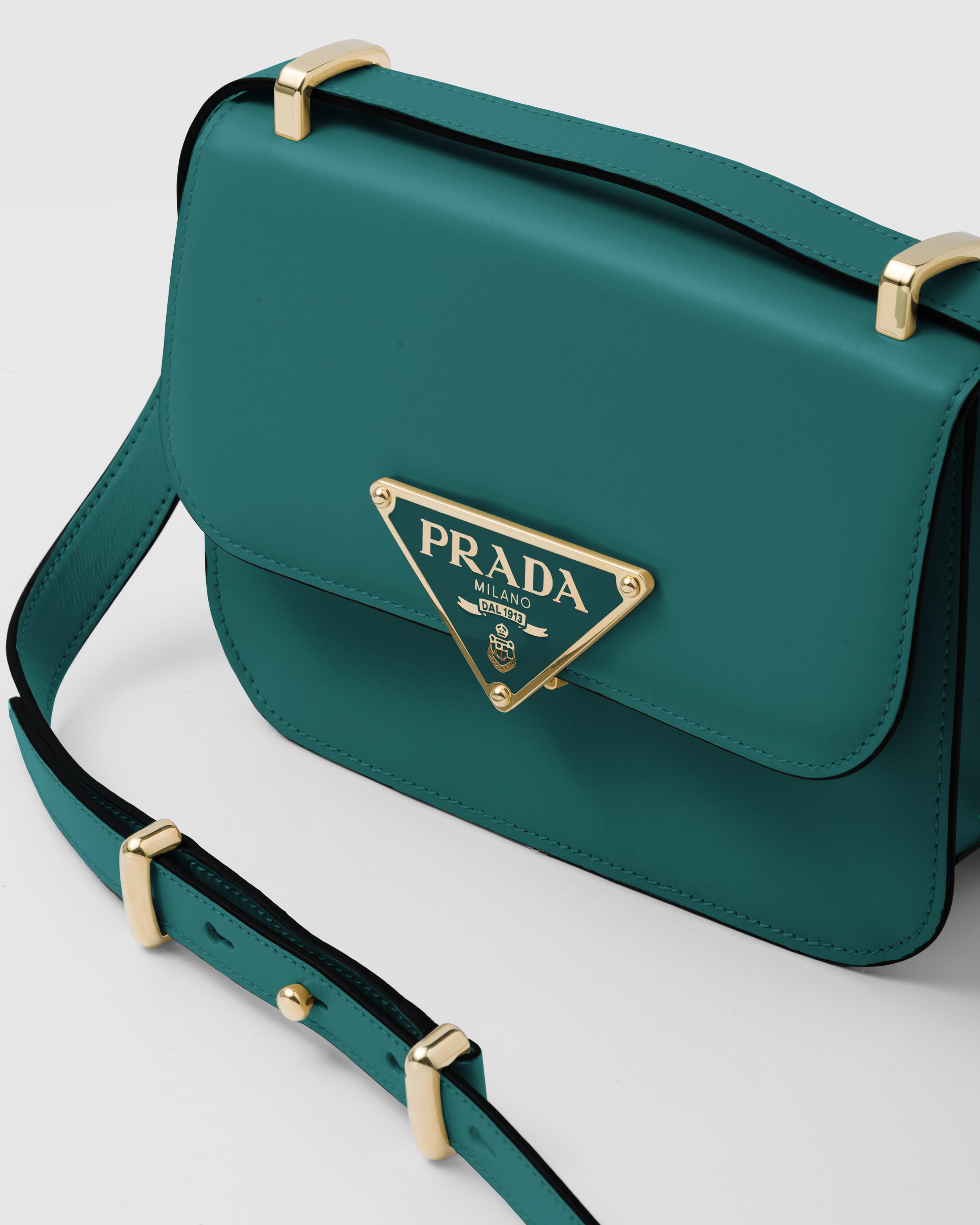 Prada embleme hotsell