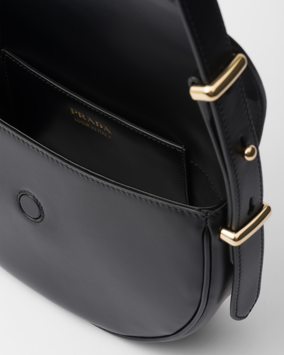 PRA ARQUÉ 22 SHOULDER BAG IN BLACK LEATHER