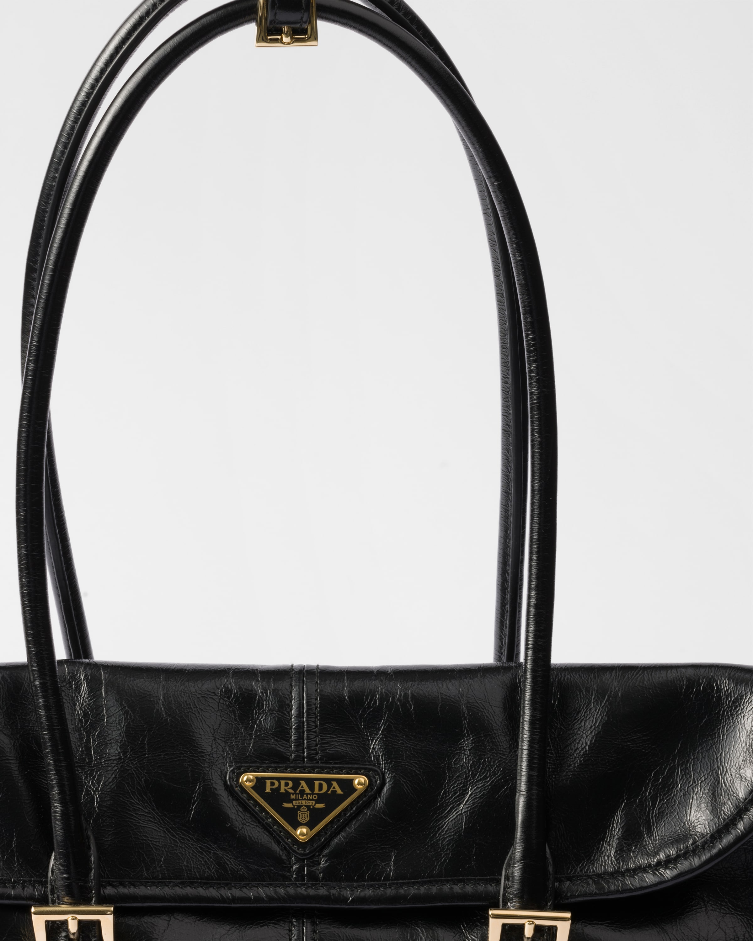 Prada medium leather shoulder bag clearance