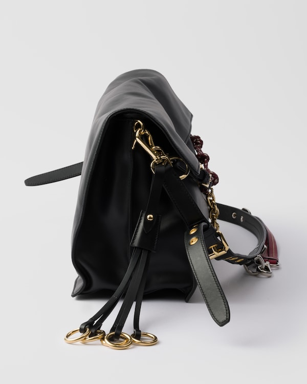 Bolsa de ombro Prada Soft Sound grande em couro com pingentes Bolsa de ombro Prada Soft Sound grande em couro com pingentes