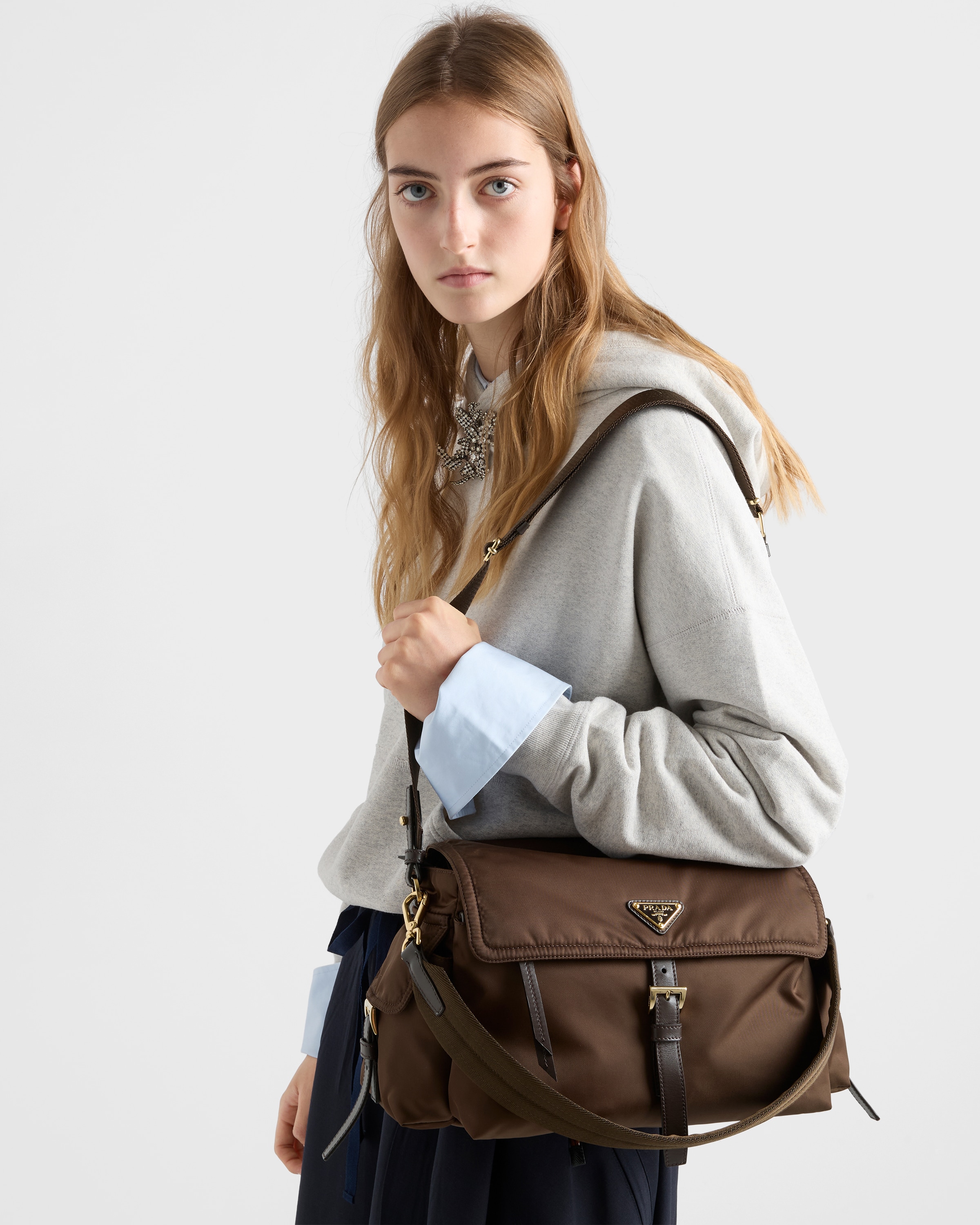 シエナブラウン プラダ エクスプローラ ラージ Re-nylon ショルダー