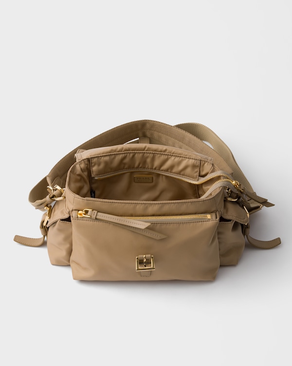 프라다 익스플로어 미디엄 리나일론 숄더백 - 카멜 브라운 프라다 익스플로어 미디엄 리나일론 숄더백 - 카멜 브라운