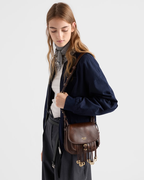 Bolsa mini de ombro Prada Corsaire em couro envelhecido - Marrom Cacau Bolsa mini de ombro Prada Corsaire em couro envelhecido - Marrom Cacau