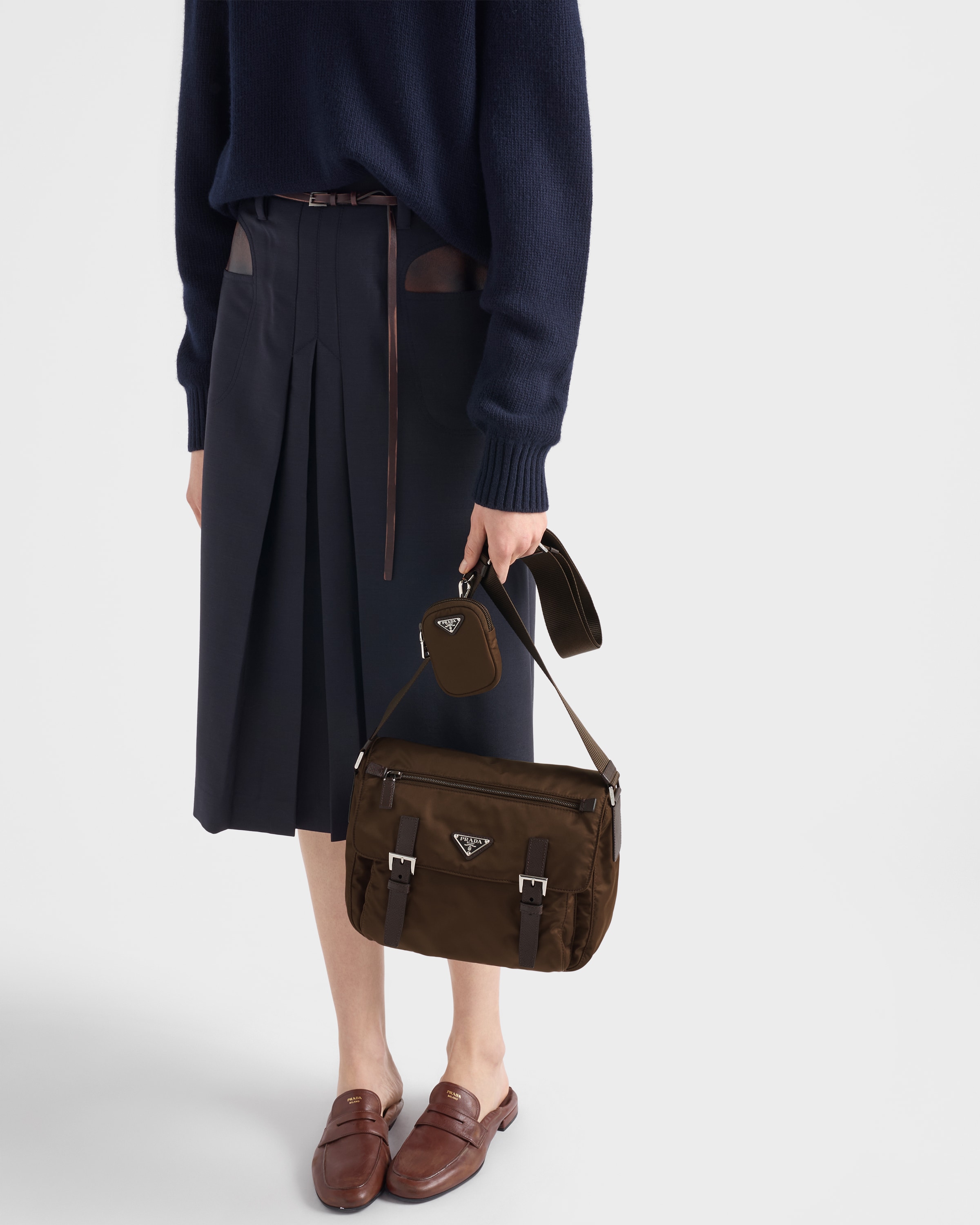 シエナブラウン Re-Nylon ショルダーバッグ | PRADA - 日本