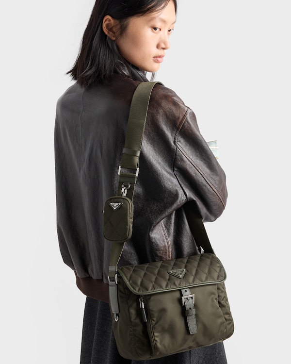 ミディアム キルテッド Re-Nylon ショルダーバッグ サフィアーノレザートリム - フォレストグリーン ミディアム キルテッド Re-Nylon ショルダーバッグ サフィアーノレザートリム - フォレストグリーン