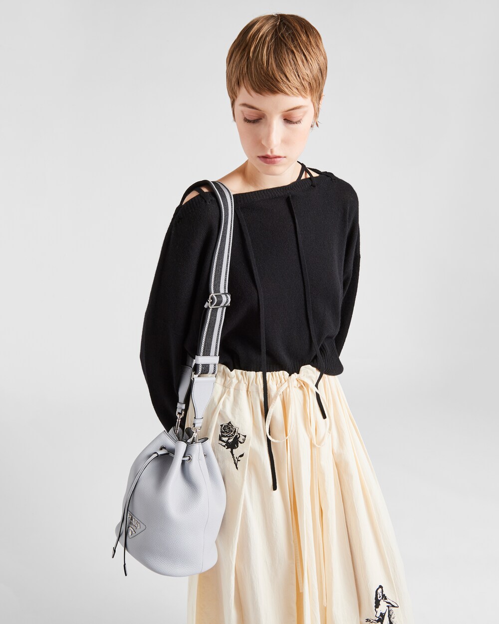 embroidered tulle bucket bolsa