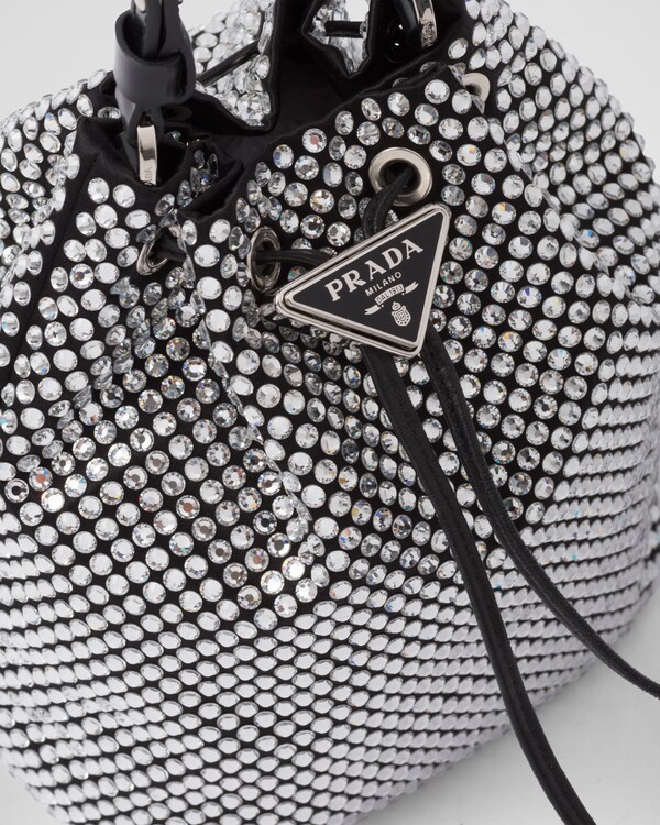 Mini bolsa em cetim com cristais Mini bolsa em cetim com cristais