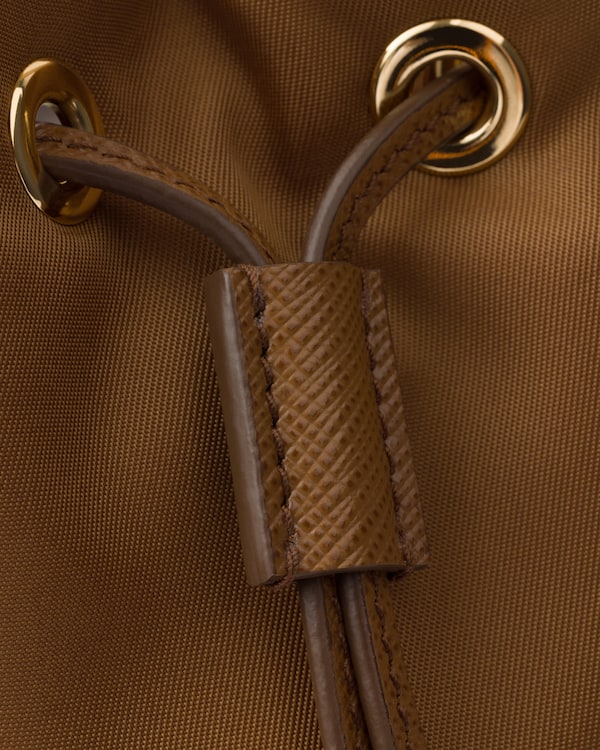 حقيبة صغيرة Prada Re-Edition 1978 من قماش نايلون معاد تدويره حقيبة صغيرة Prada Re-Edition 1978 من قماش نايلون معاد تدويره