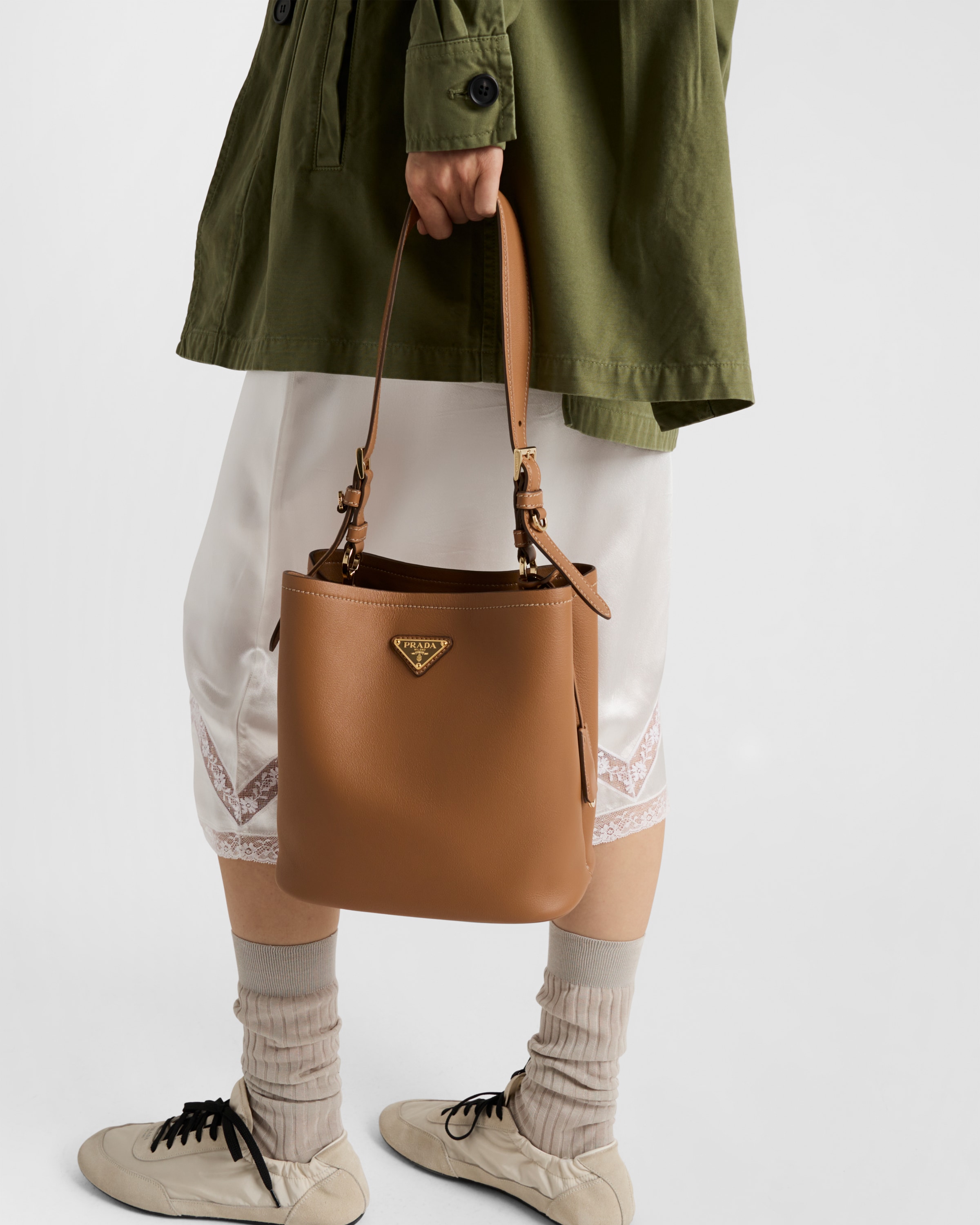 バッグ・カバンその他 PRADA 1BE087 V OVO 2C4S 楽天市場】PRADA プラダ クラッチバッグ 2VF056 OOO 9Z2 メンズ