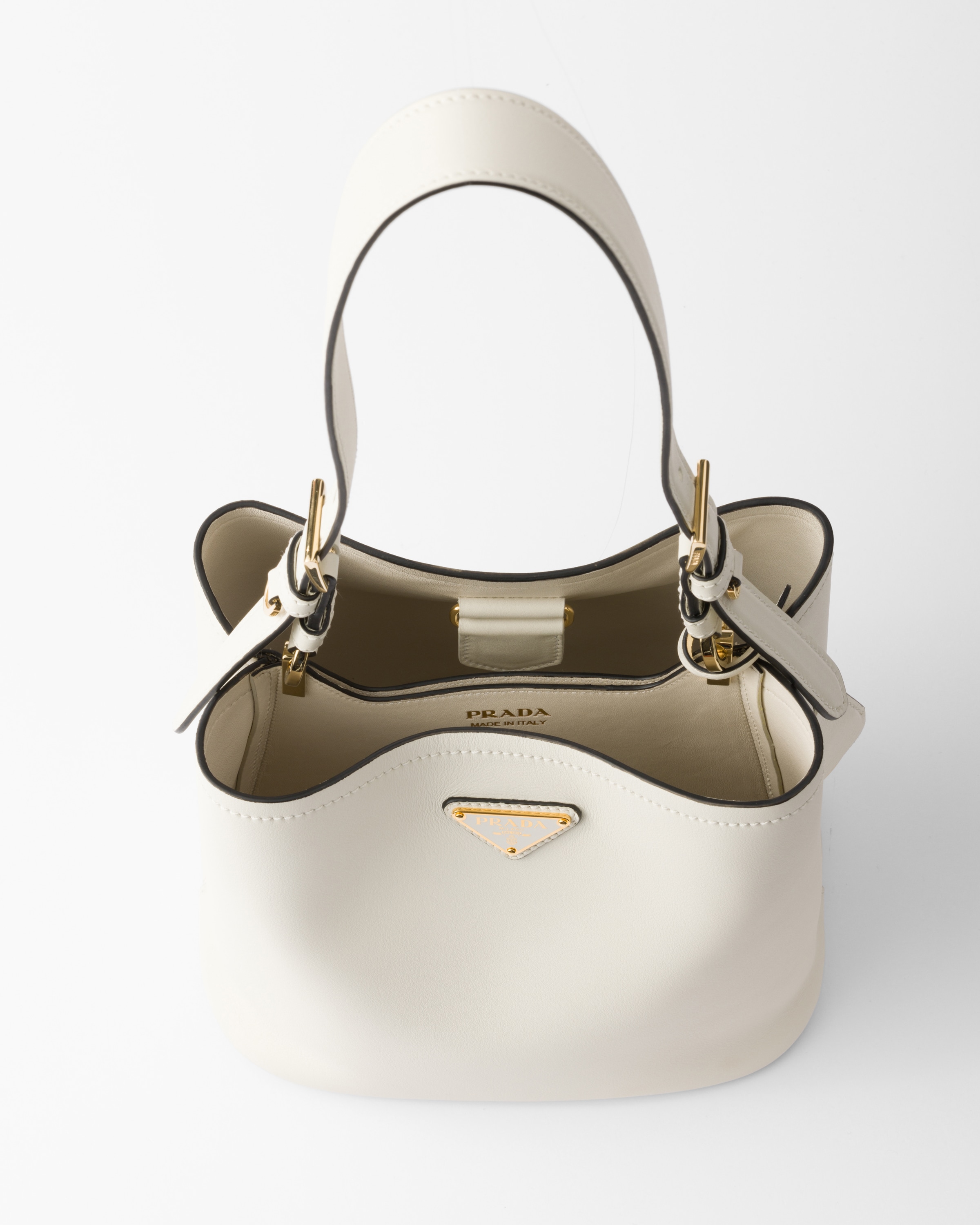 Medium leather bag