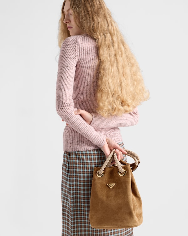 حقيبة باكيت Prada Mariner صغيرة من الجلد السويدي حقيبة باكيت Prada Mariner صغيرة من الجلد السويدي