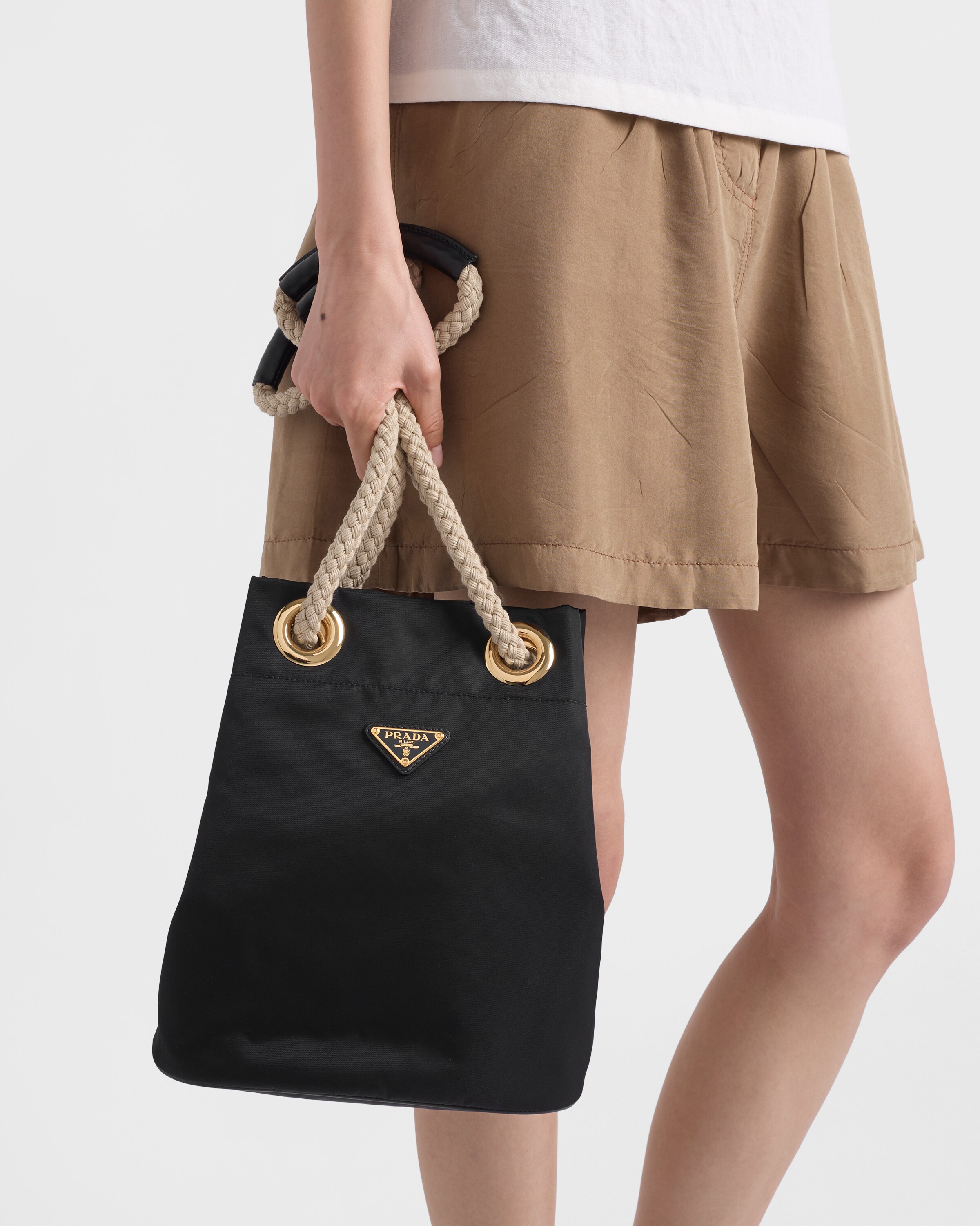 プラダ 1BE082 ショルダーバッグ ブラック プラダ マリナースモール Re-Nylon バケットバッグ | PRADA