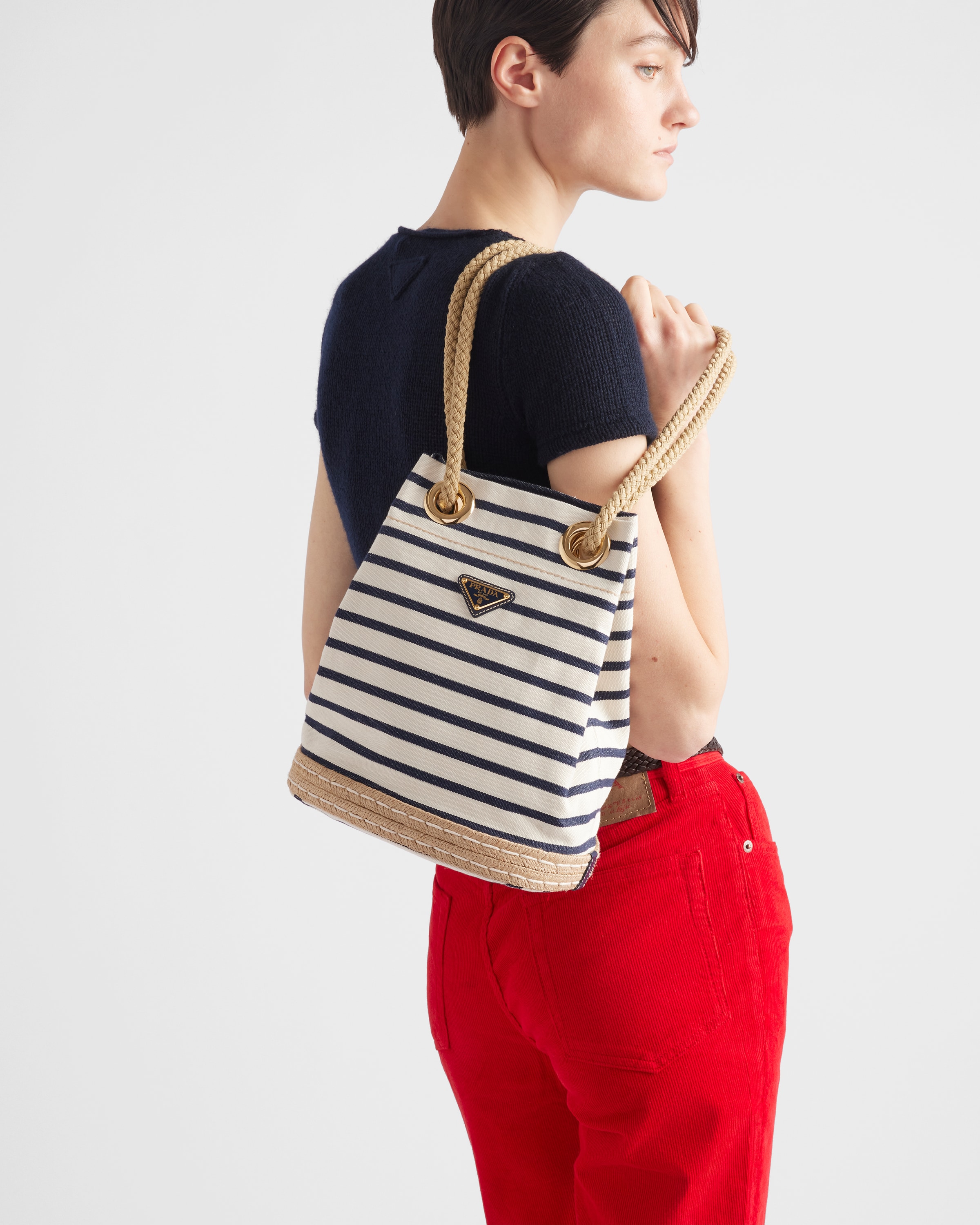 国内発【PRADA】マリナー スモール ファブリック バケットバッグ 国内買付】プラダ マリナー スモール Re-Nylon バケットバッグ