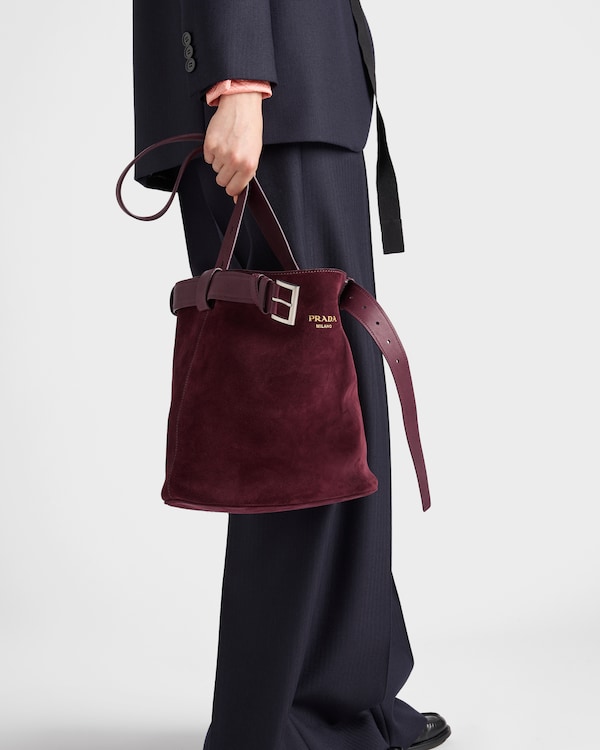 プラダ バックル ベルト付き スエード バケットバッグ プラダ バックル ベルト付き スエード バケットバッグ