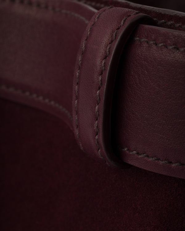 プラダ バックル ベルト付き スエード バケットバッグ プラダ バックル ベルト付き スエード バケットバッグ