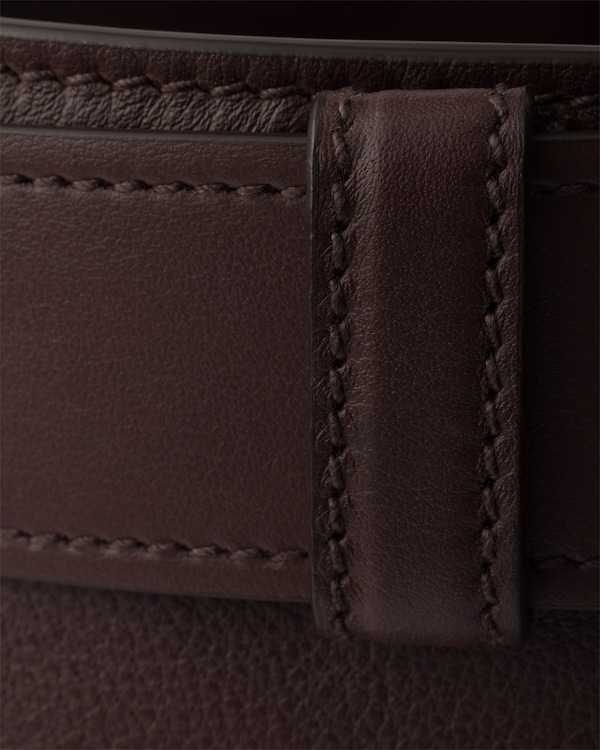 Sac seau Prada Buckle en cuir avec ceinture Sac seau Prada Buckle en cuir avec ceinture