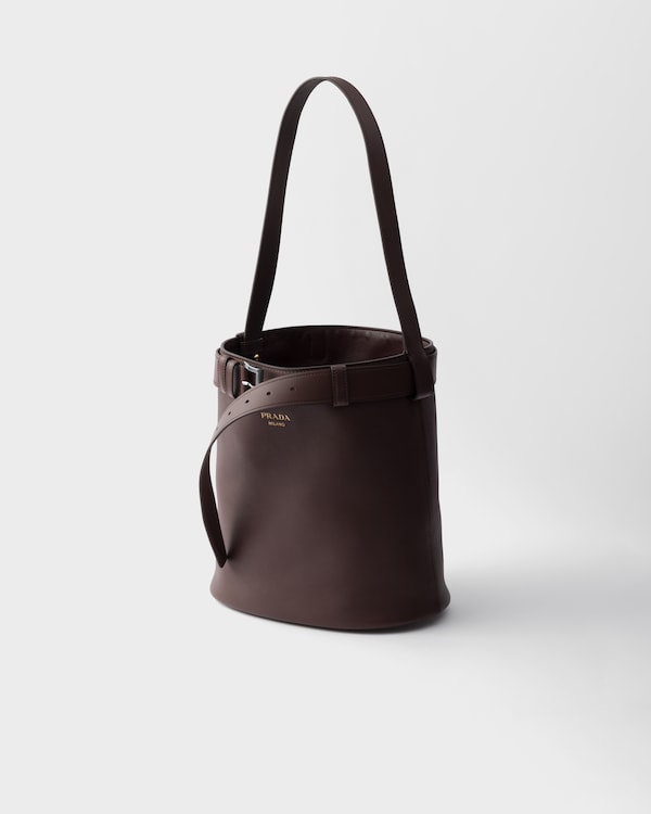 Sac seau Prada Buckle en cuir avec ceinture Sac seau Prada Buckle en cuir avec ceinture