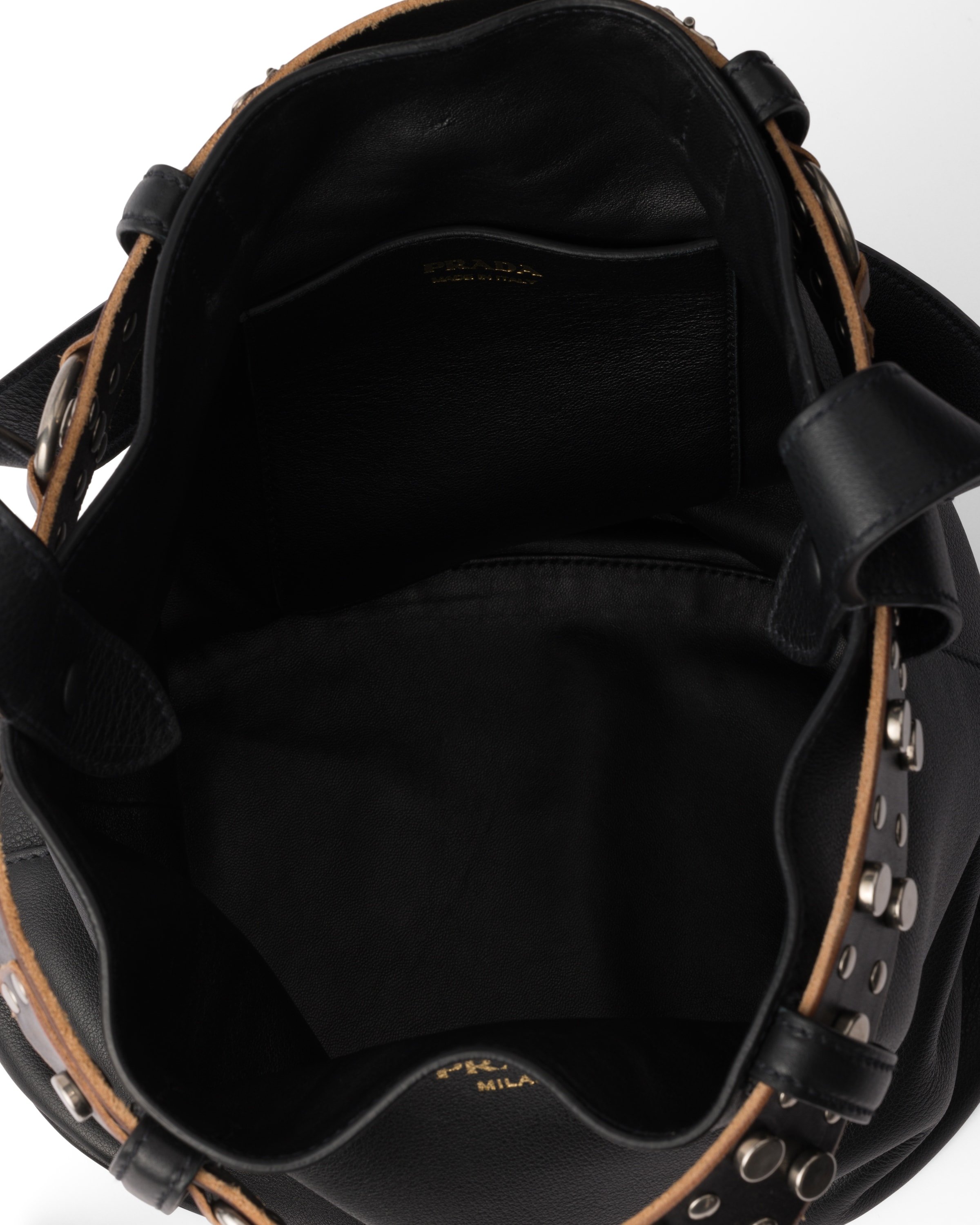 ショルダーバッグ・ポシェット PRADA BUCKET BAG BUCKLE BLACK WITH STUDDED BELT Black Prada Buckle Leather Bucket Bag With Studded Belt | PRADA