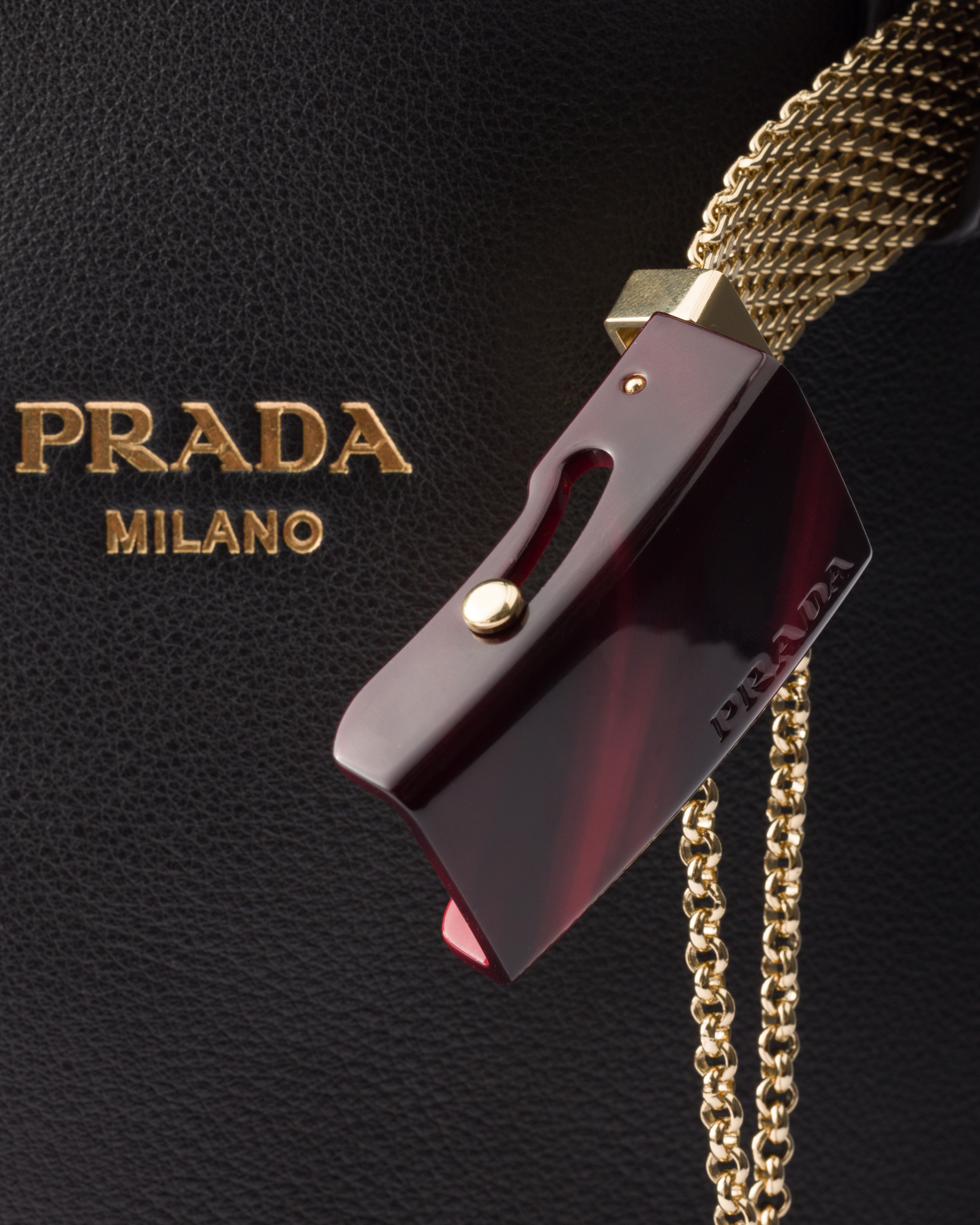 PRADA ロゴ入り レザーバケットバッグ ジュエルベルト付 ブラック プラダ バックル 装飾ベルト付 レザー バケットバッグ