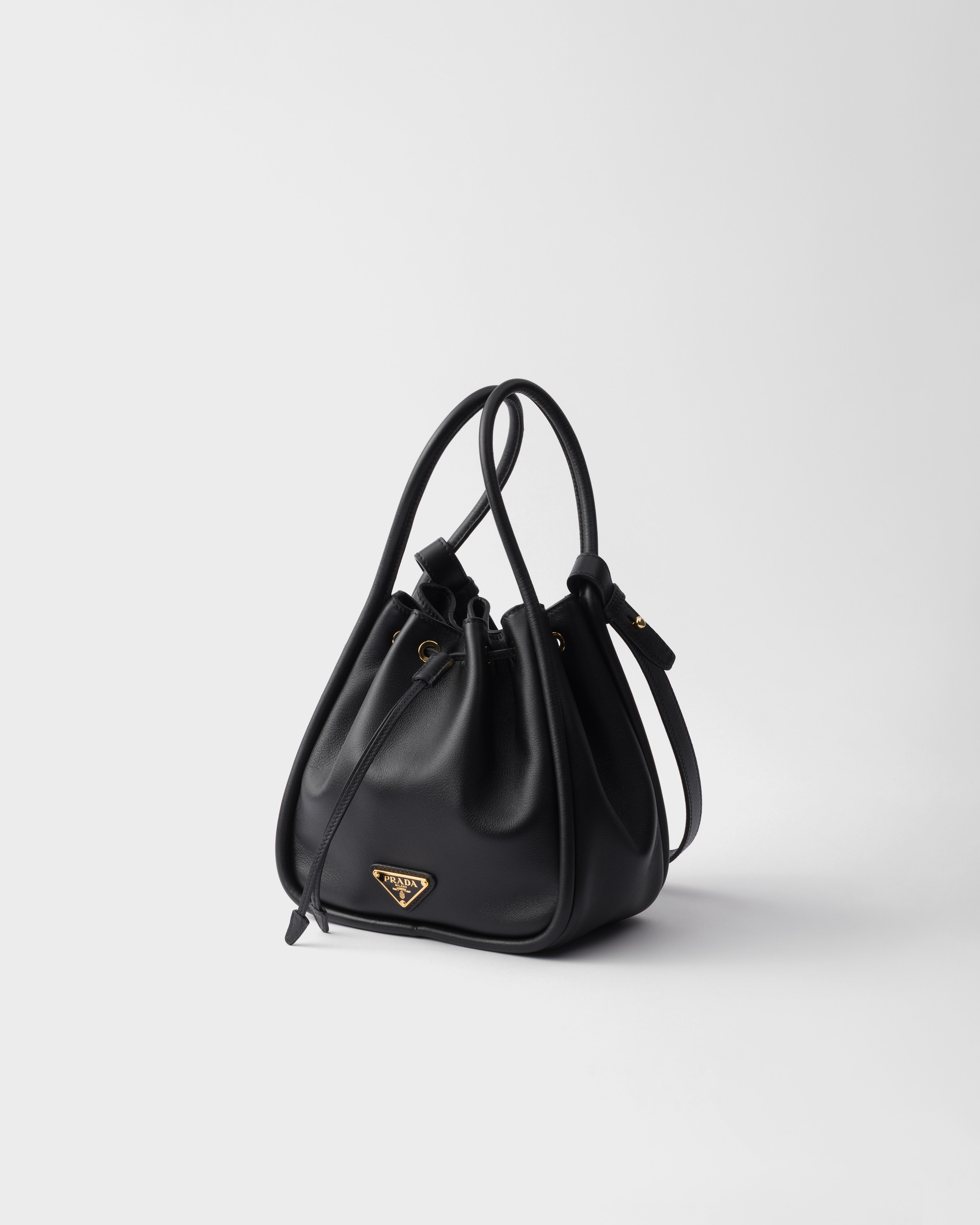 【数量は多】 ブラック プラダ ダーリン レザー ミニバケットバッグ | PRADA 帽子