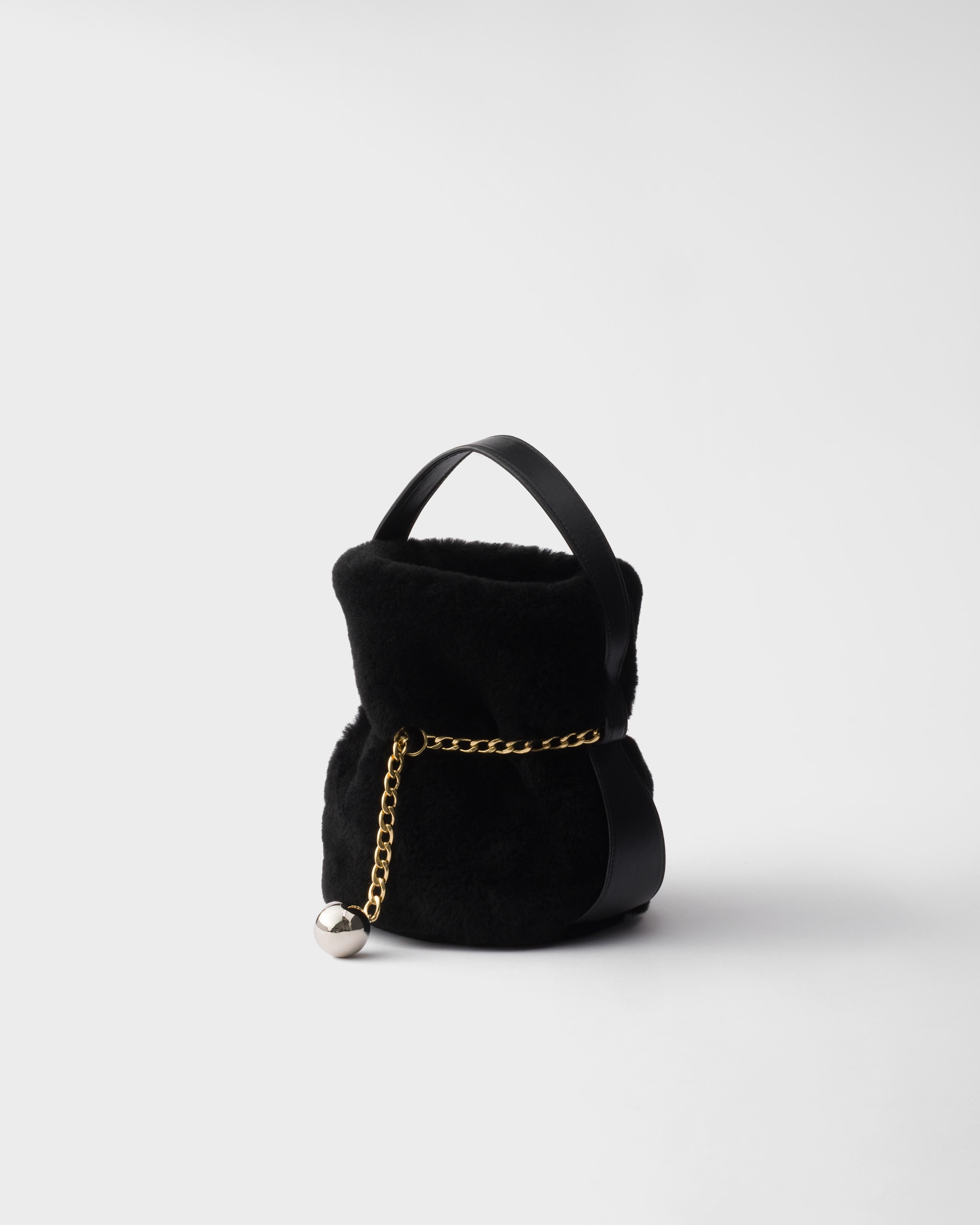 完売品⭐️新品タグ付き ❤️Sサイズ ANEW ロゴ　バケハ　ブラック ブラック プラダ プチ サック ノワール シアリングXナッパレザー ミニ