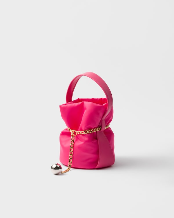 Petit sac seau en Re-Nylon Noir et cuir nappa Petit sac seau en Re-Nylon Noir et cuir nappa