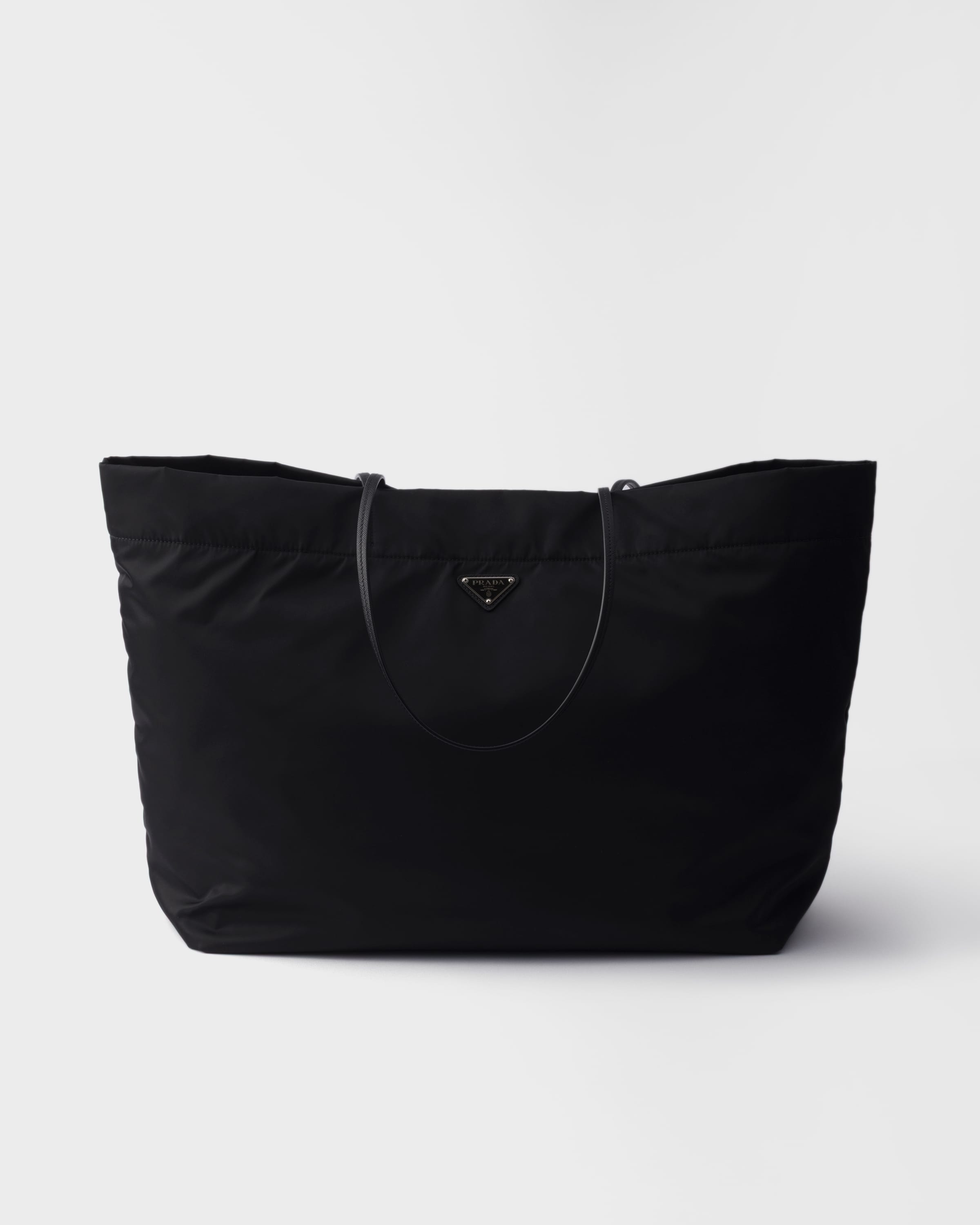 おしゃれな大きめトートバッグ人気ブランドおすすめ｜PRADA（プラダ）