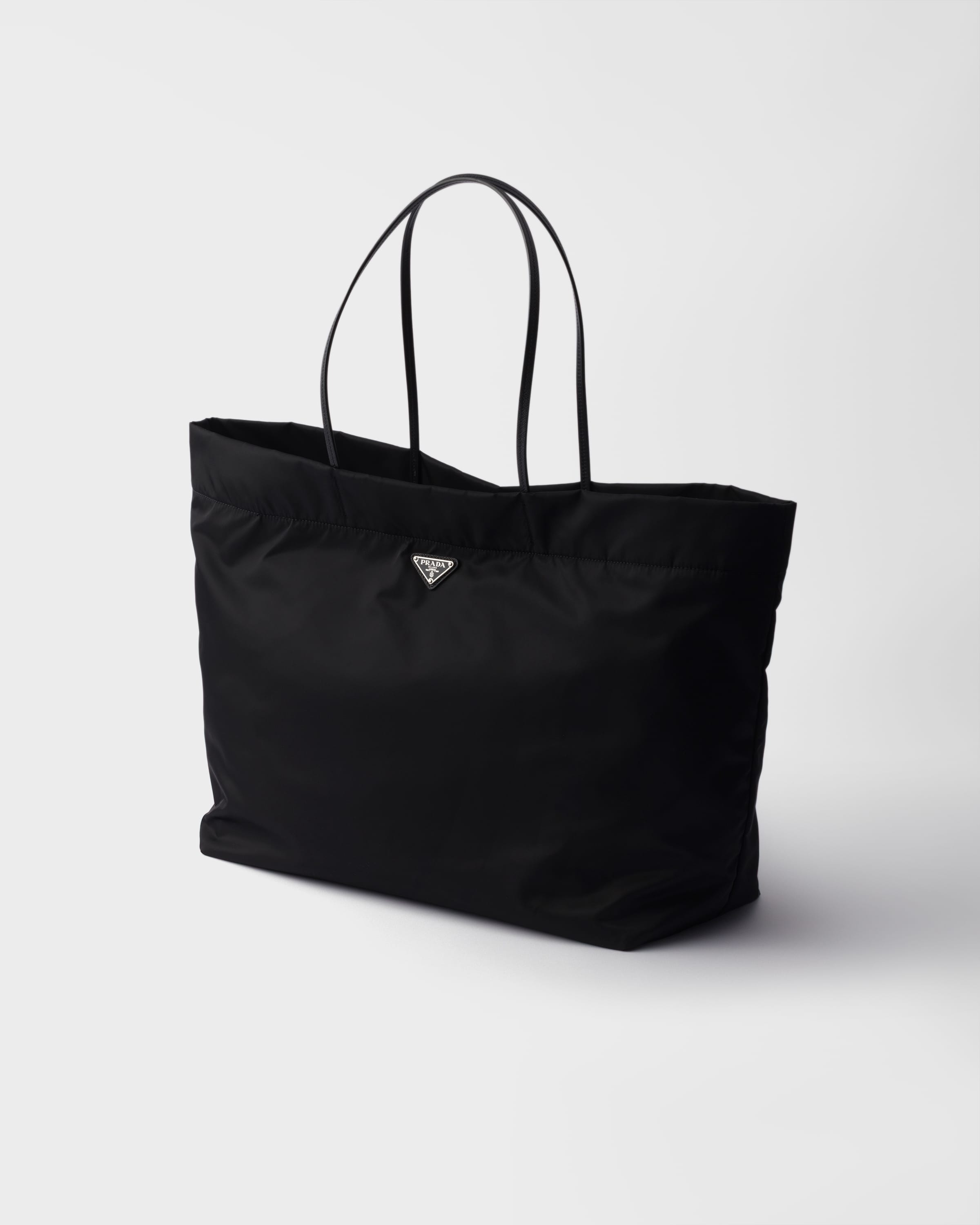 ブラック ラージ Re-Nylon xサフィアーノレザー トートバッグ